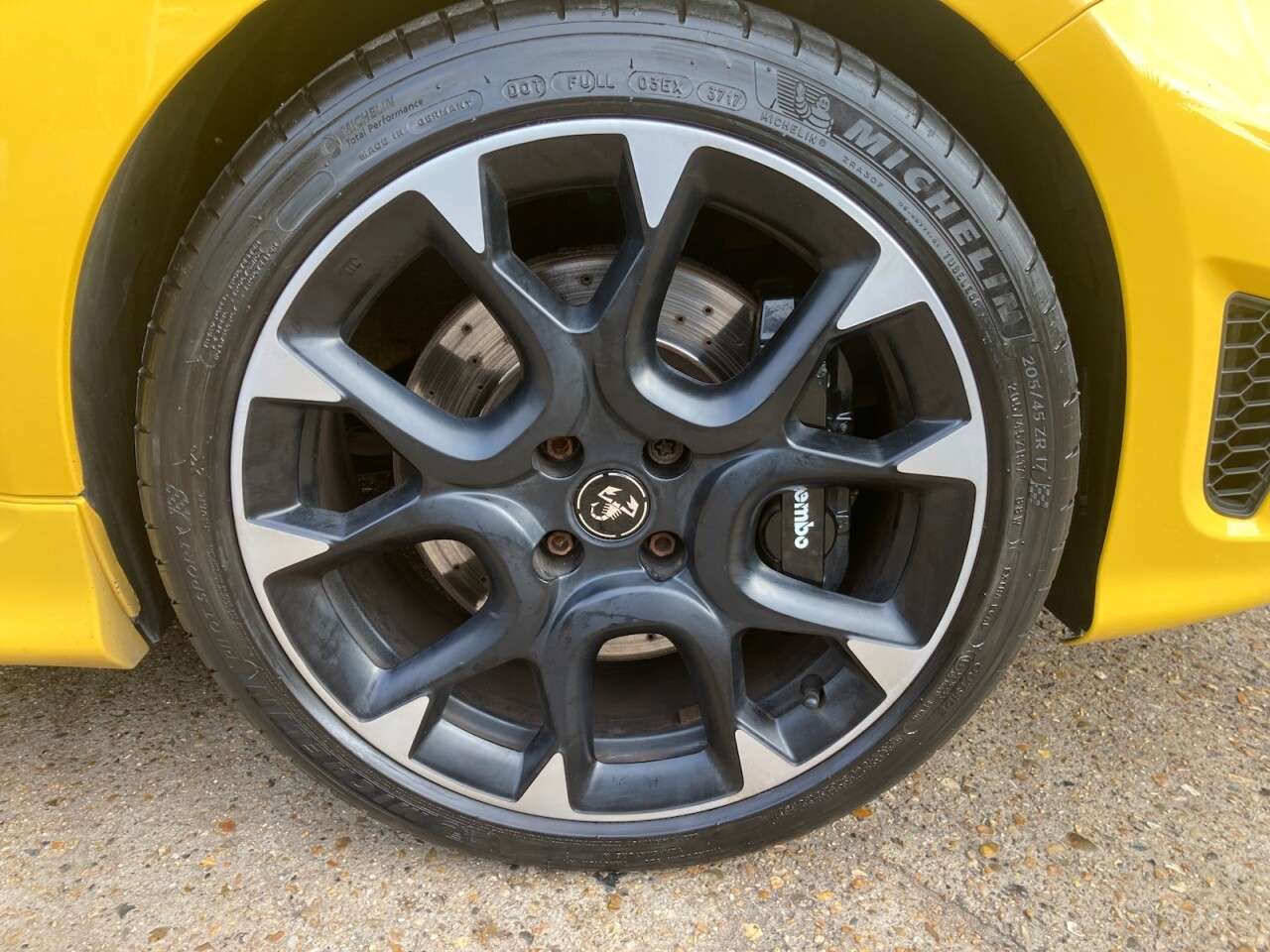 2020 ABARTH 595 2020 ABARTH 595