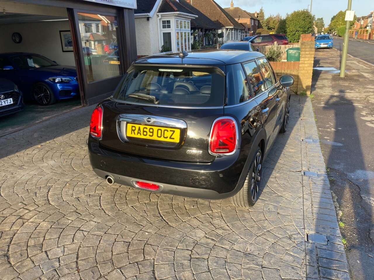 A 2019 MINI HATCH 1.5 Cooper Exclusive Hatchback 5dr Petrol Manual Euro 6 (s/s) (136 ps) SAT A 2019 MINI HATCH 1.5 Cooper Exclusive Hatchback 5dr Petrol Manual Euro 6 (s/s) (136 ps) SAT