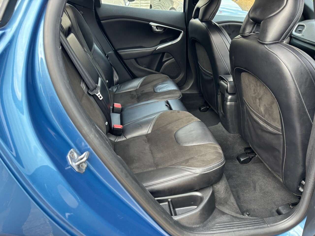 2015 VOLVO V40 2015 VOLVO V40