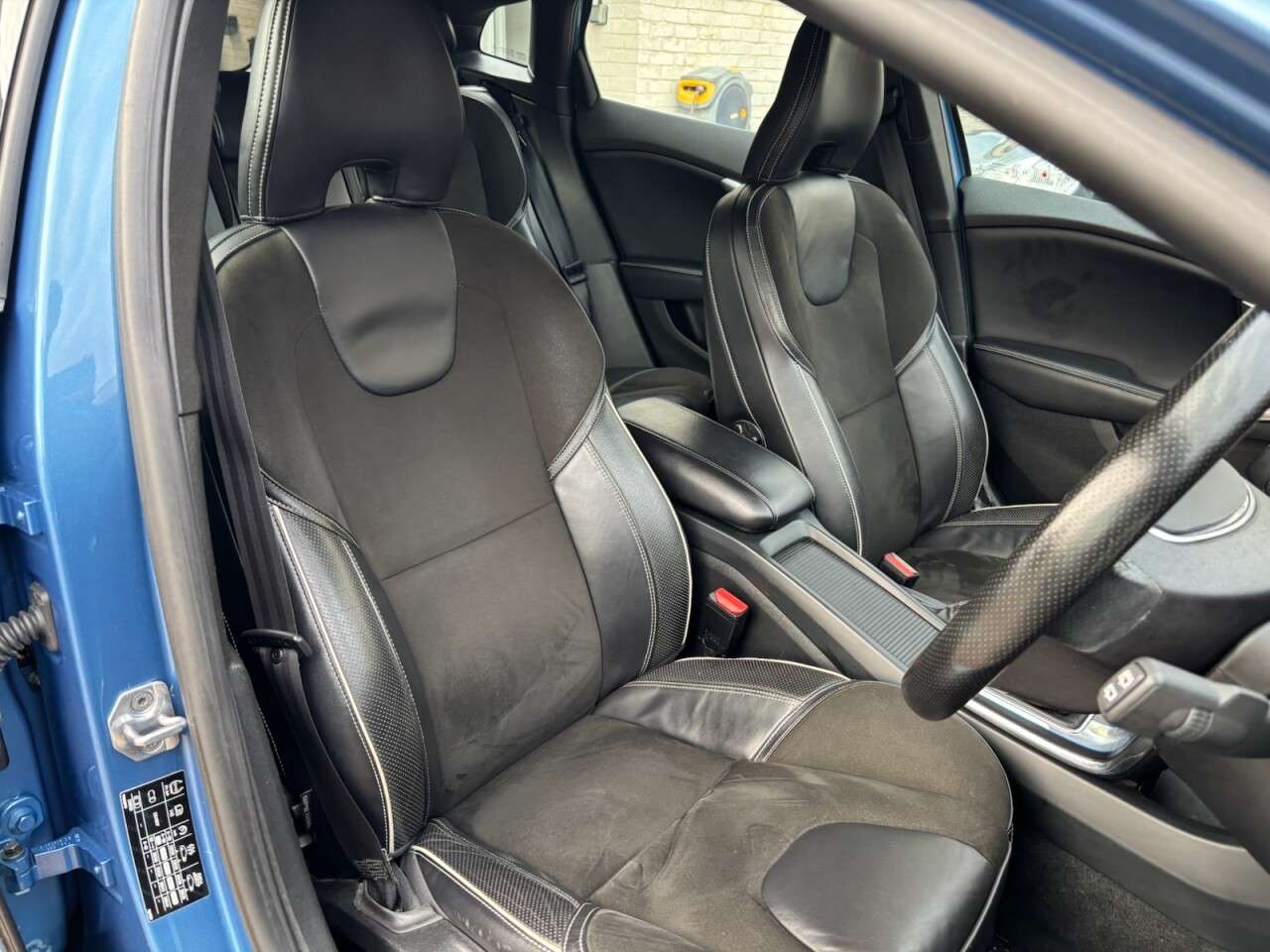 2015 VOLVO V40 2015 VOLVO V40