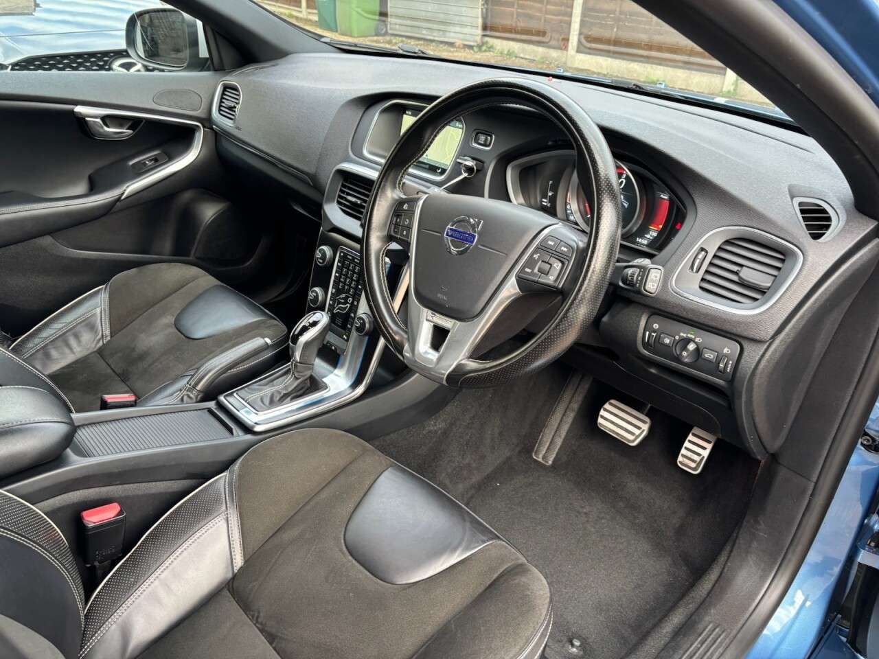 2015 VOLVO V40 2015 VOLVO V40