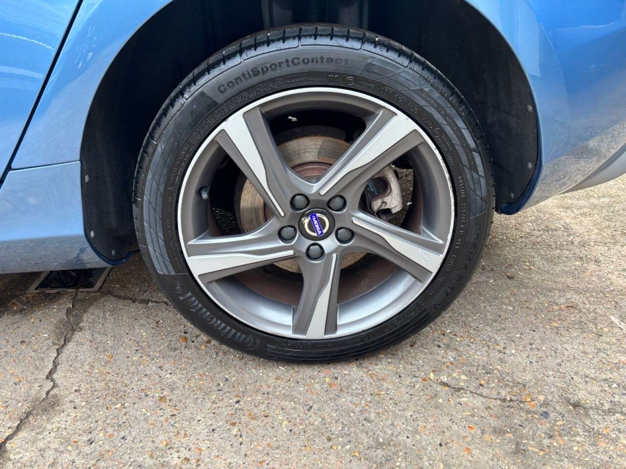 2015 VOLVO V40 2015 VOLVO V40