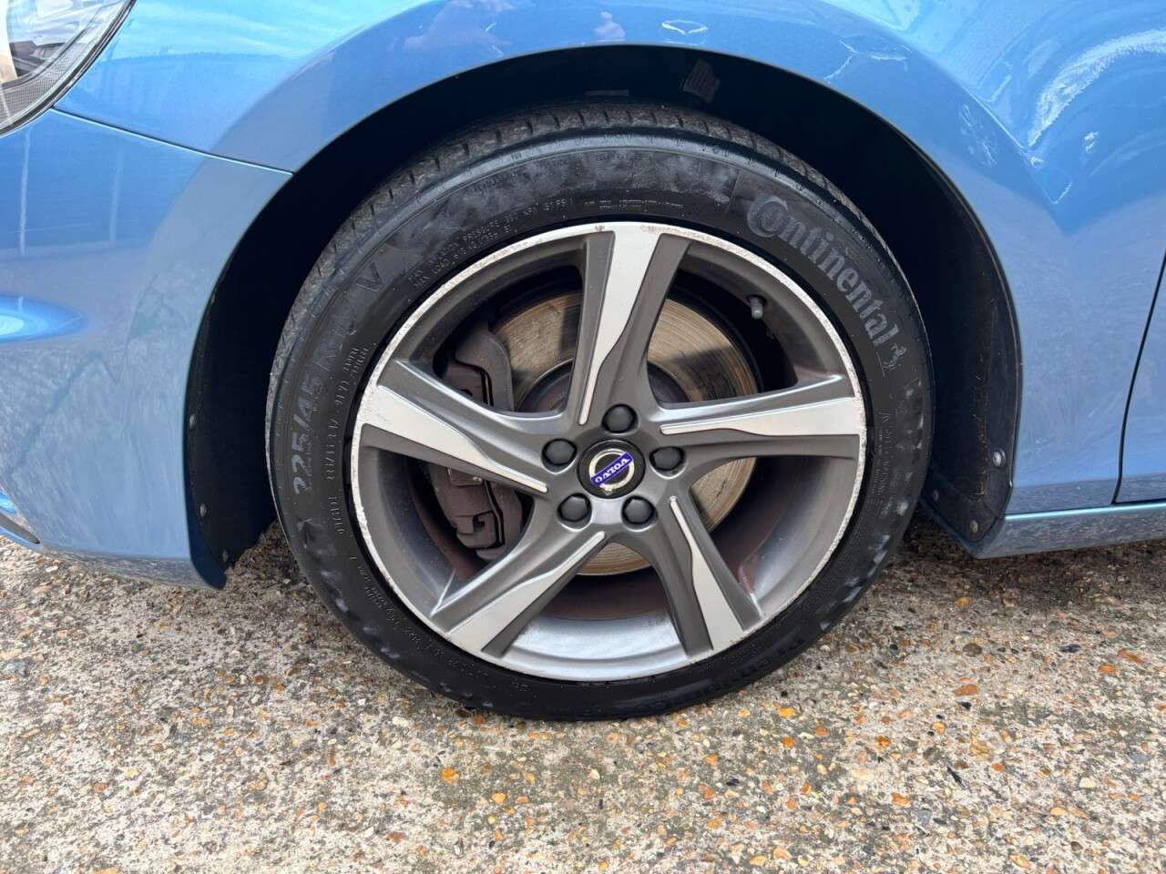 2015 VOLVO V40 2015 VOLVO V40