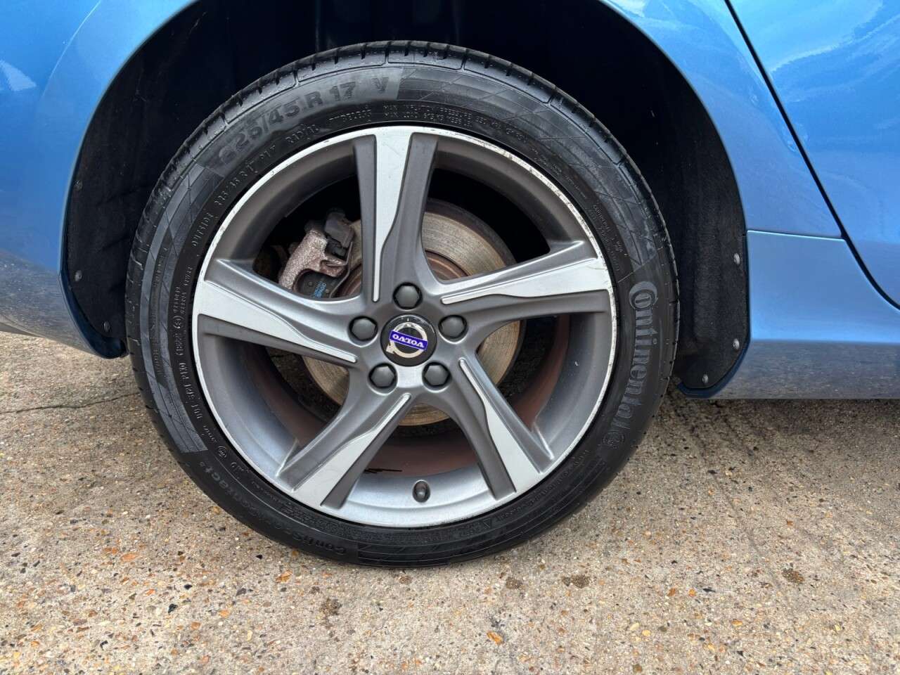 2015 VOLVO V40 2015 VOLVO V40