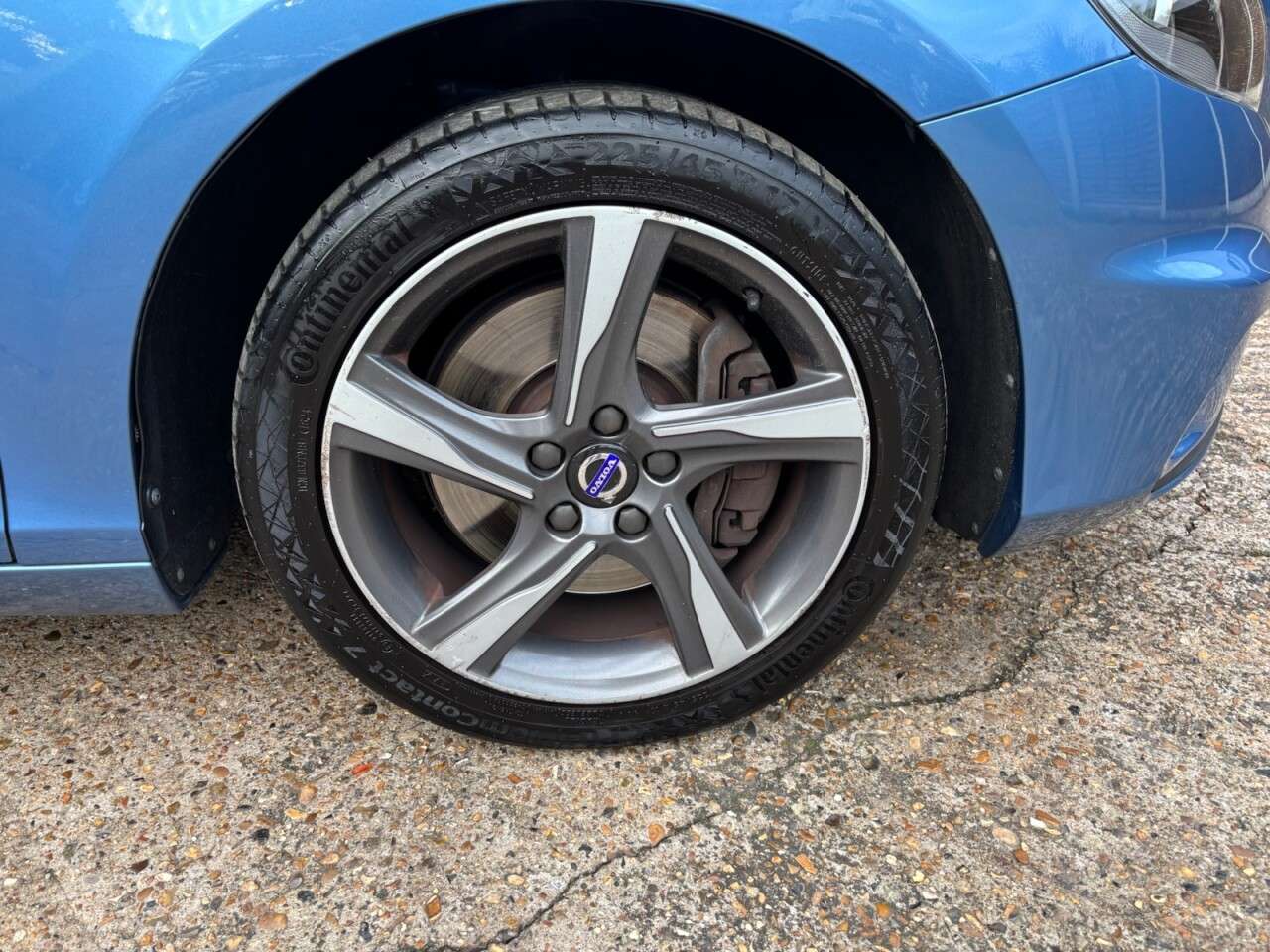 2015 VOLVO V40 2015 VOLVO V40