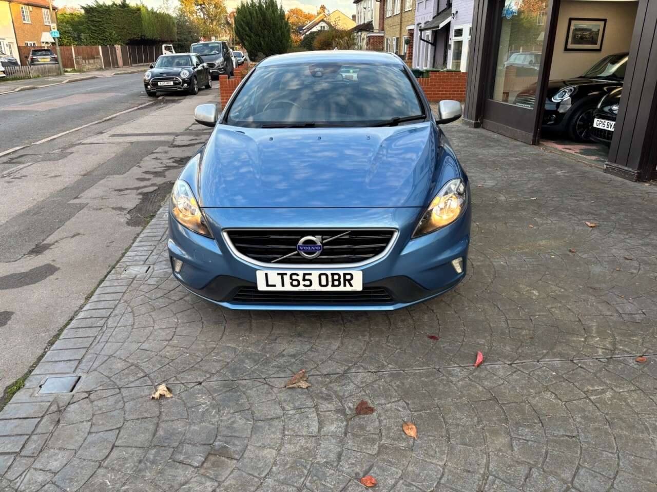 2015 VOLVO V40 2015 VOLVO V40