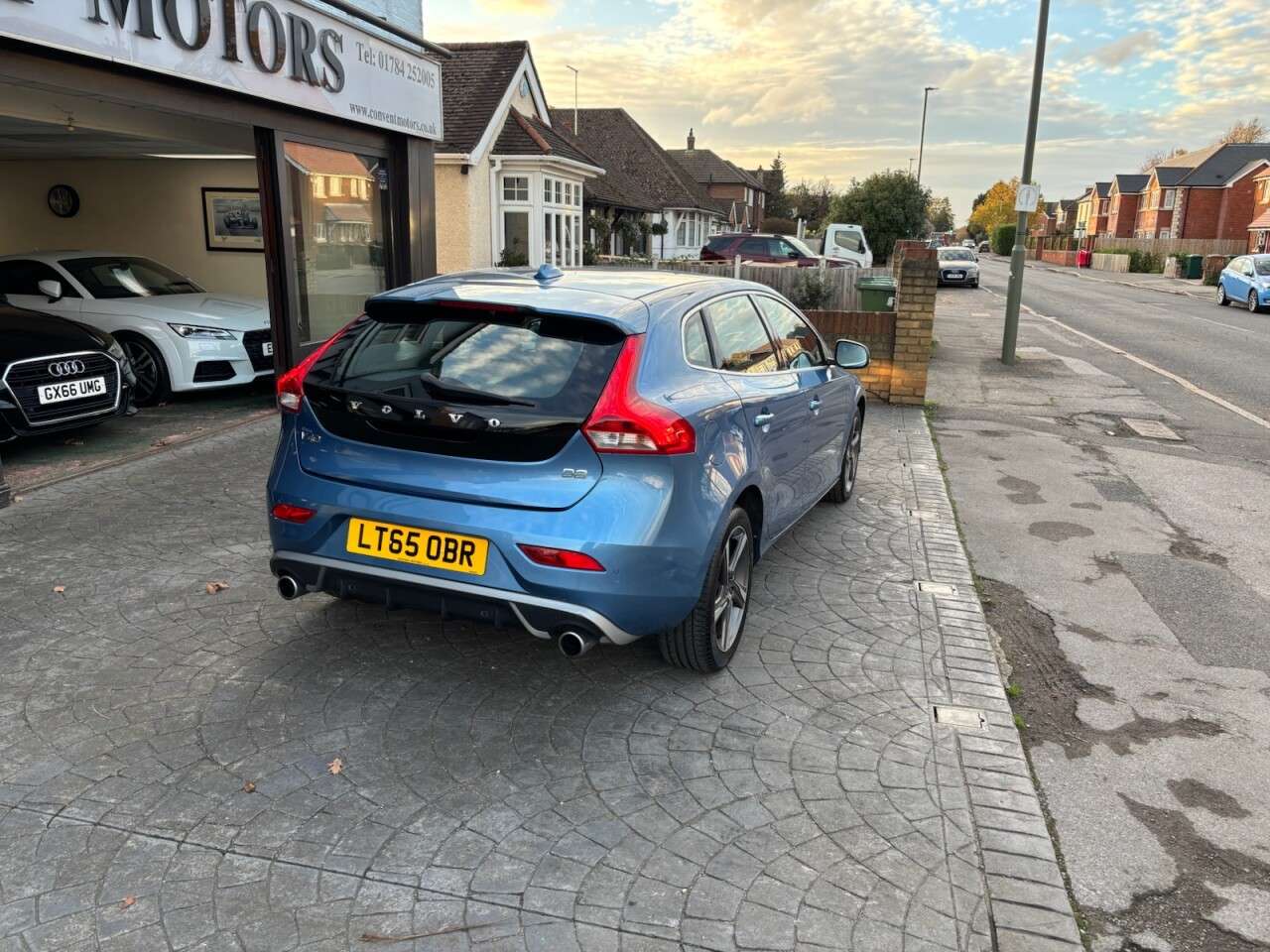 2015 VOLVO V40 2015 VOLVO V40