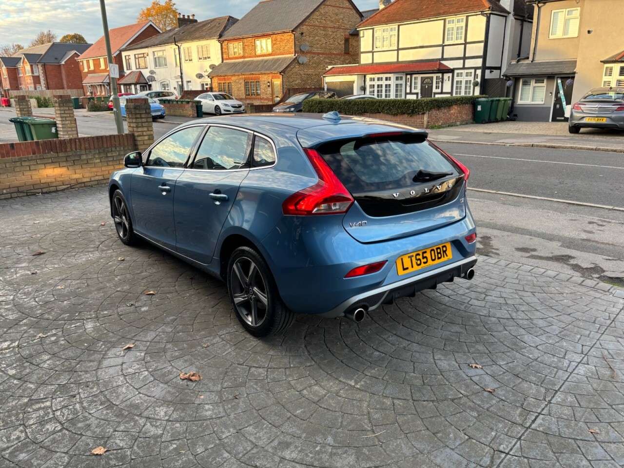 2015 VOLVO V40 2015 VOLVO V40