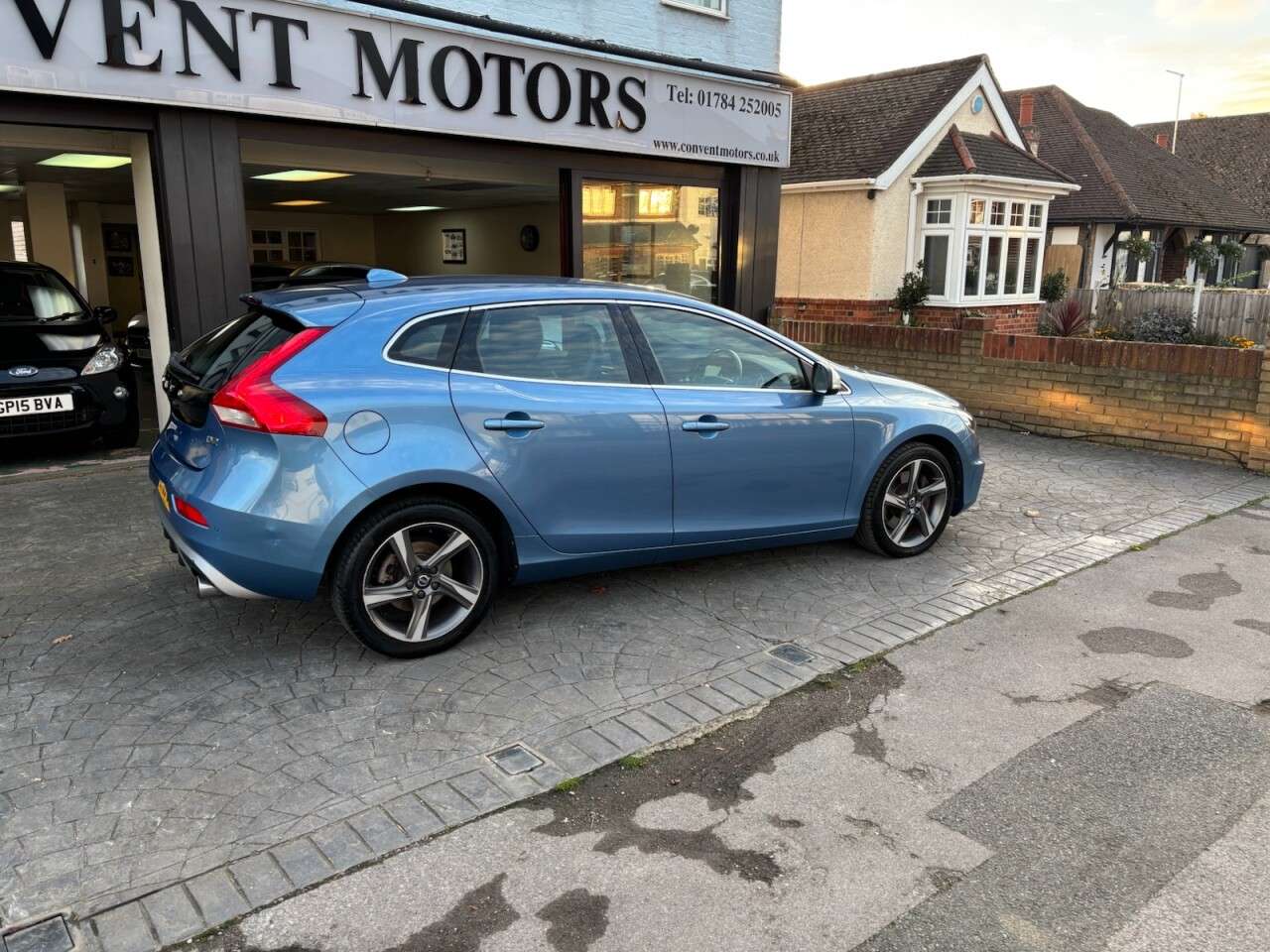2015 VOLVO V40 2015 VOLVO V40