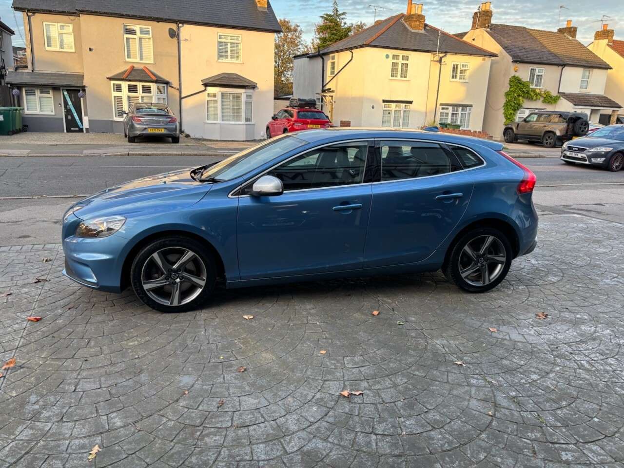 2015 VOLVO V40 2015 VOLVO V40