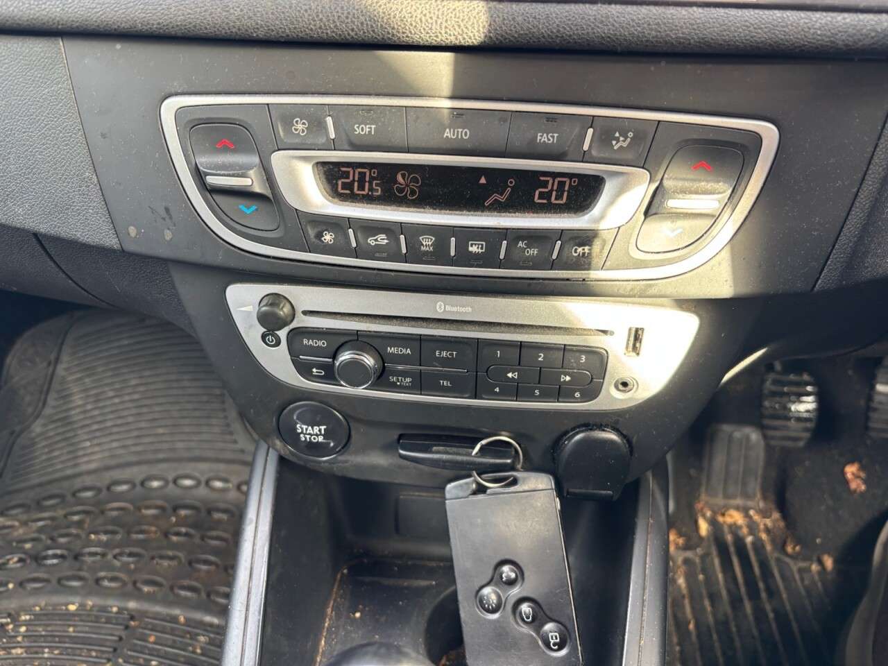 2014 RENAULT MEGANE 2014 RENAULT MEGANE