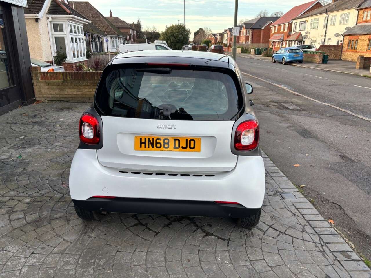 A 2018 SMART FORTWO 0.9T Prime Coupe 2dr Petrol Manual Euro 6 (s/s) (90 ps) MOON WHITE MATT WIT A 2018 SMART FORTWO 0.9T Prime Coupe 2dr Petrol Manual Euro 6 (s/s) (90 ps) MOON WHITE MATT WIT