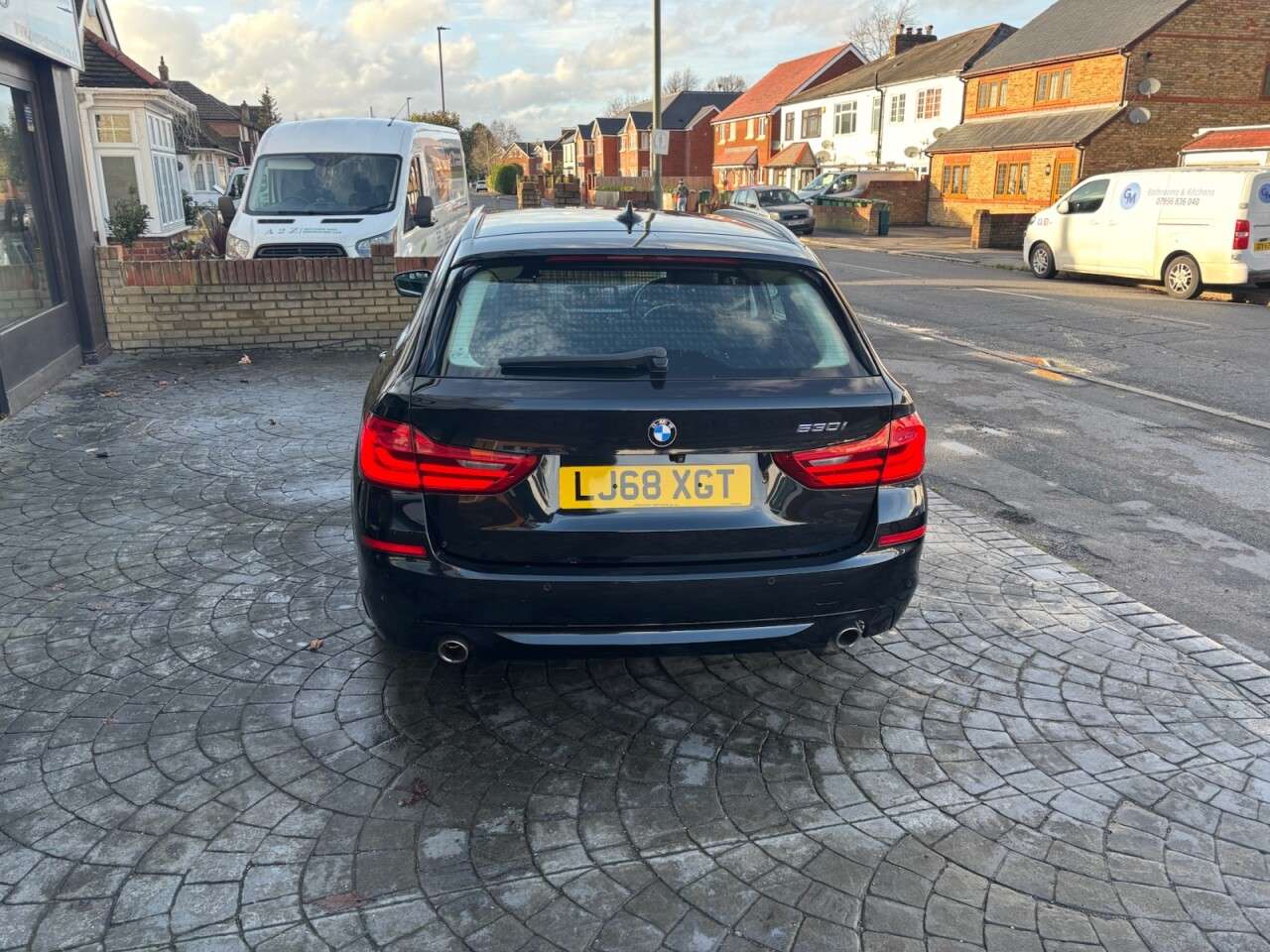 A 2018 BMW 5 SERIES 2.0 530i GPF SE Touring 5dr Petrol Auto Euro 6 (s/s) (252 ps) SAT NAV, APPL A 2018 BMW 5 SERIES 2.0 530i GPF SE Touring 5dr Petrol Auto Euro 6 (s/s) (252 ps) SAT NAV, APPL