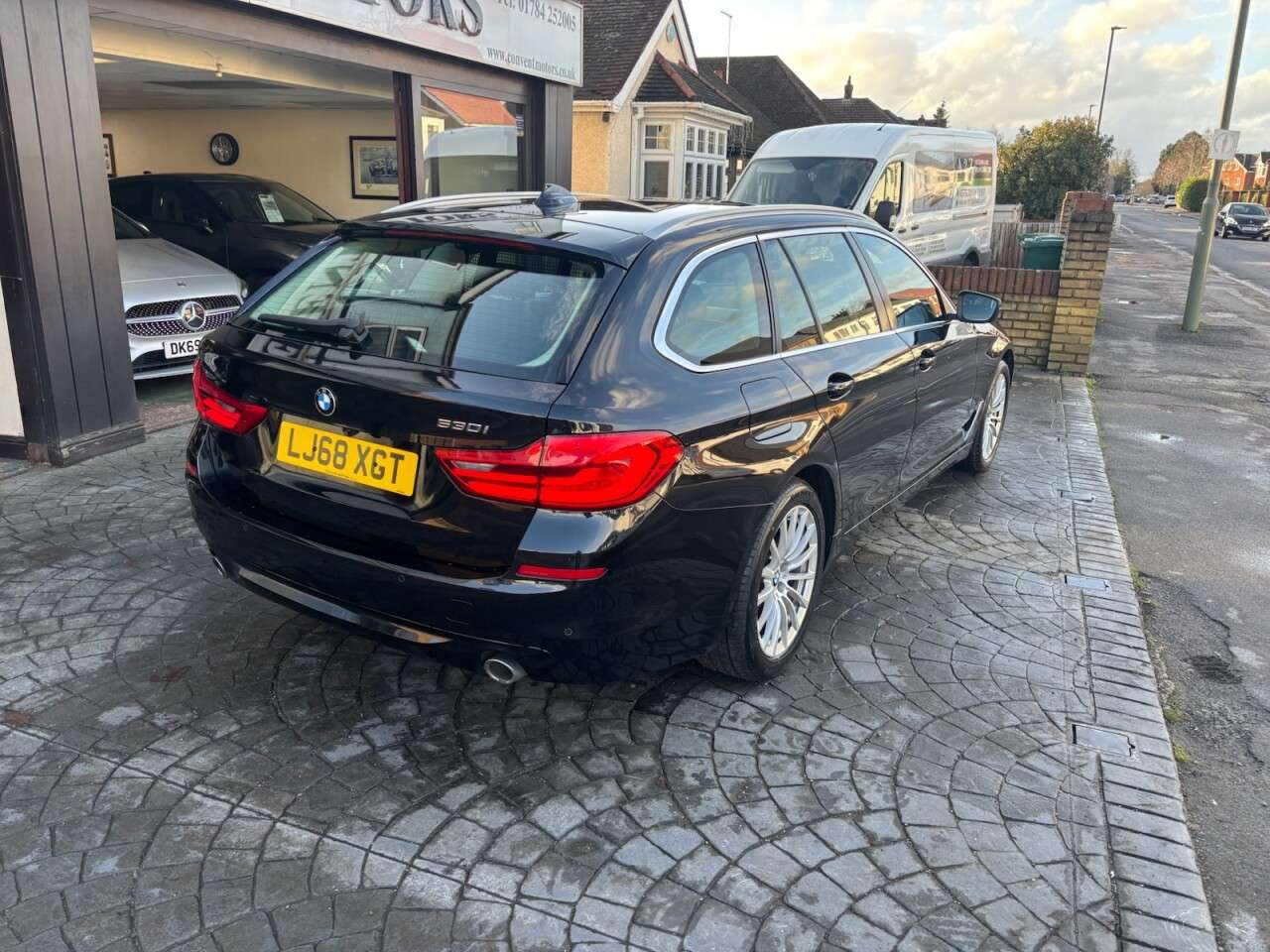A 2018 BMW 5 SERIES 2.0 530i GPF SE Touring 5dr Petrol Auto Euro 6 (s/s) (252 ps) SAT NAV, APPL A 2018 BMW 5 SERIES 2.0 530i GPF SE Touring 5dr Petrol Auto Euro 6 (s/s) (252 ps) SAT NAV, APPL
