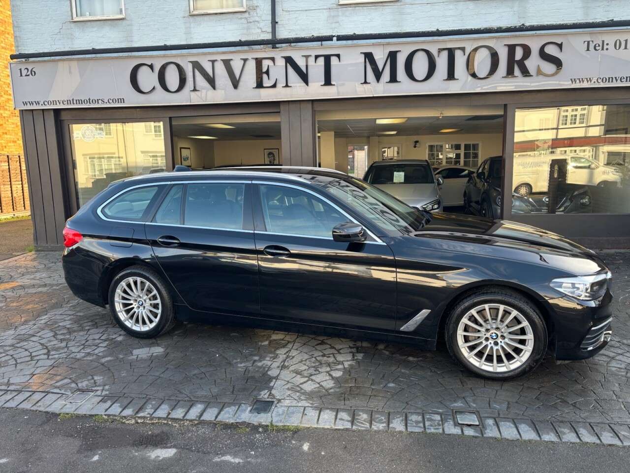 A 2018 BMW 5 SERIES 2.0 530i GPF SE Touring 5dr Petrol Auto Euro 6 (s/s) (252 ps) SAT NAV, APPL A 2018 BMW 5 SERIES 2.0 530i GPF SE Touring 5dr Petrol Auto Euro 6 (s/s) (252 ps) SAT NAV, APPL