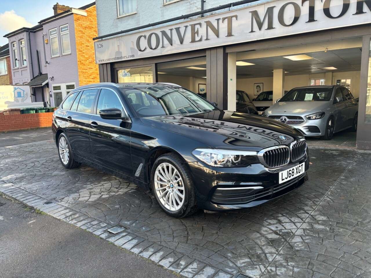 A 2018 BMW 5 SERIES 2.0 530i GPF SE Touring 5dr Petrol Auto Euro 6 (s/s) (252 ps) SAT NAV, APPL A 2018 BMW 5 SERIES 2.0 530i GPF SE Touring 5dr Petrol Auto Euro 6 (s/s) (252 ps) SAT NAV, APPL