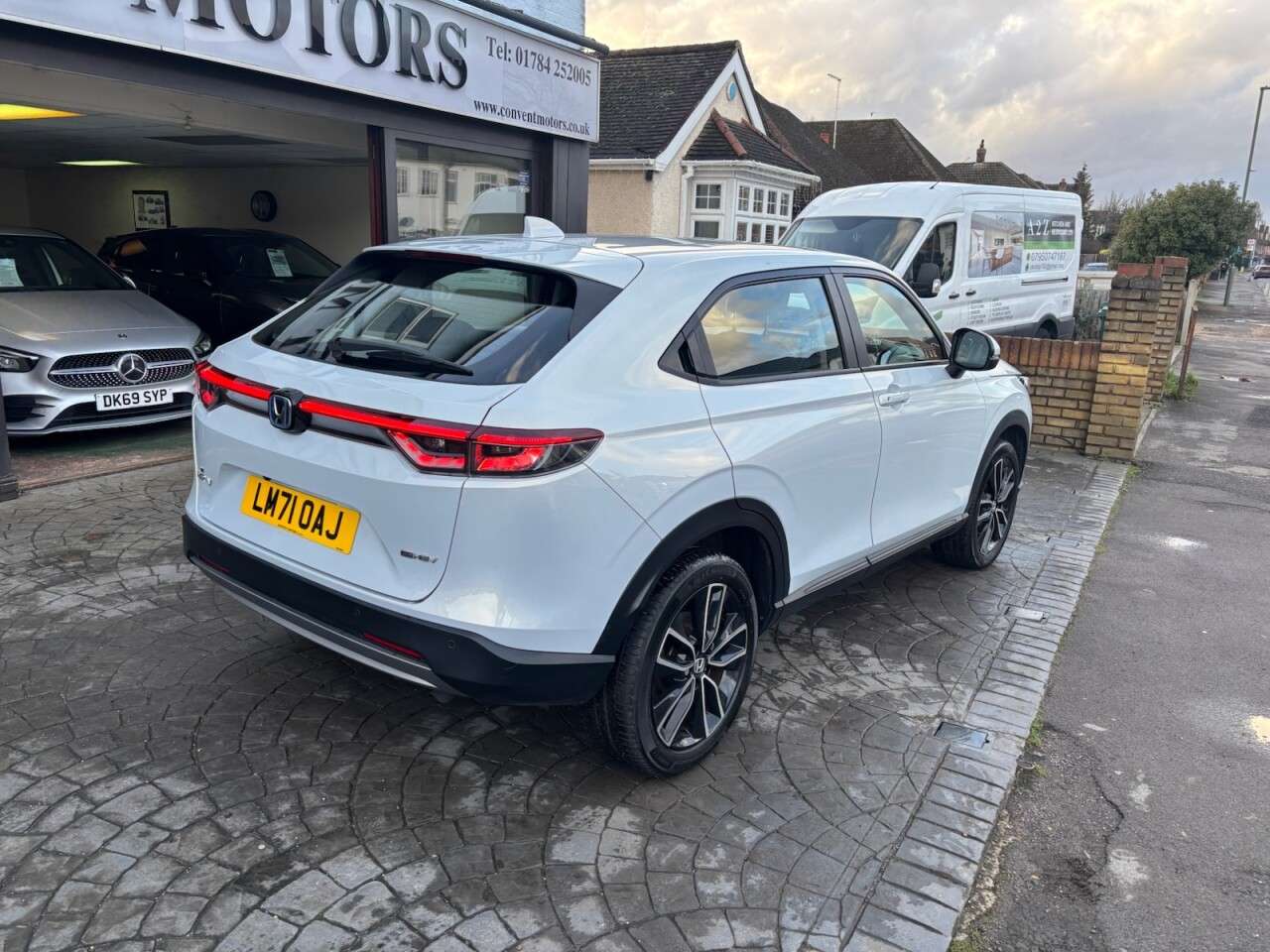 A 2022 HONDA HR-V 1.5 h i-MMD Elegance SUV 5dr Petrol Hybrid CVT Euro 6 (s/s) (131 ps) SAT NA A 2022 HONDA HR-V 1.5 h i-MMD Elegance SUV 5dr Petrol Hybrid CVT Euro 6 (s/s) (131 ps) SAT NA