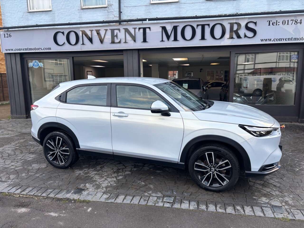 A 2022 HONDA HR-V 1.5 h i-MMD Elegance SUV 5dr Petrol Hybrid CVT Euro 6 (s/s) (131 ps) SAT NA A 2022 HONDA HR-V 1.5 h i-MMD Elegance SUV 5dr Petrol Hybrid CVT Euro 6 (s/s) (131 ps) SAT NA