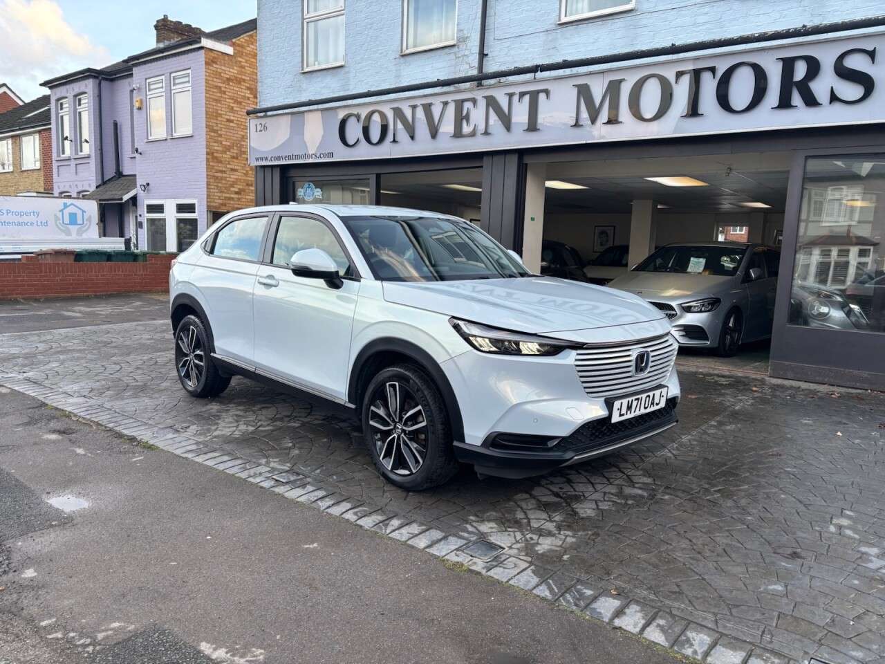 A 2022 HONDA HR-V 1.5 h i-MMD Elegance SUV 5dr Petrol Hybrid CVT Euro 6 (s/s) (131 ps) SAT NA A 2022 HONDA HR-V 1.5 h i-MMD Elegance SUV 5dr Petrol Hybrid CVT Euro 6 (s/s) (131 ps) SAT NA