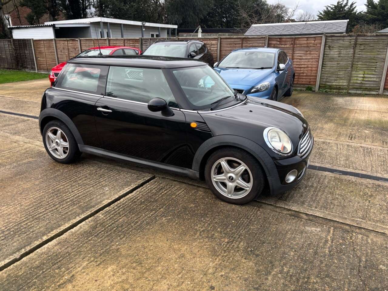 A 2010 MINI HATCH 1.6 Cooper Hatchback 3dr Petrol Manual Euro 5 (122 ps) 1/2 BLACK LEATHER, C A 2010 MINI HATCH 1.6 Cooper Hatchback 3dr Petrol Manual Euro 5 (122 ps) 1/2 BLACK LEATHER, C
