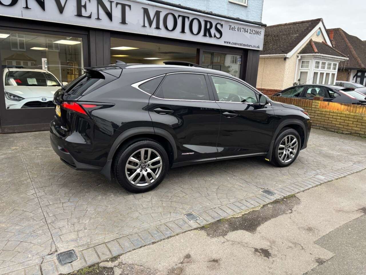 A 2016 LEXUS NX 2.5 300h Luxury SUV 5dr Petrol Hybrid E-CVT 4WD Euro 6 (s/s) (197 ps) SUNRO A 2016 LEXUS NX 2.5 300h Luxury SUV 5dr Petrol Hybrid E-CVT 4WD Euro 6 (s/s) (197 ps) SUNRO