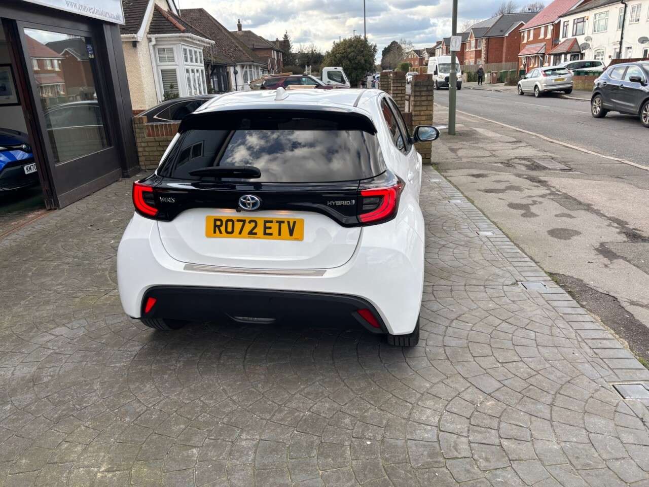 A 2022 TOYOTA YARIS 1.5 VVT-h Design Hatchback 5dr Petrol Hybrid E-CVT Euro 6 (s/s) (116 ps) RE A 2022 TOYOTA YARIS 1.5 VVT-h Design Hatchback 5dr Petrol Hybrid E-CVT Euro 6 (s/s) (116 ps) RE