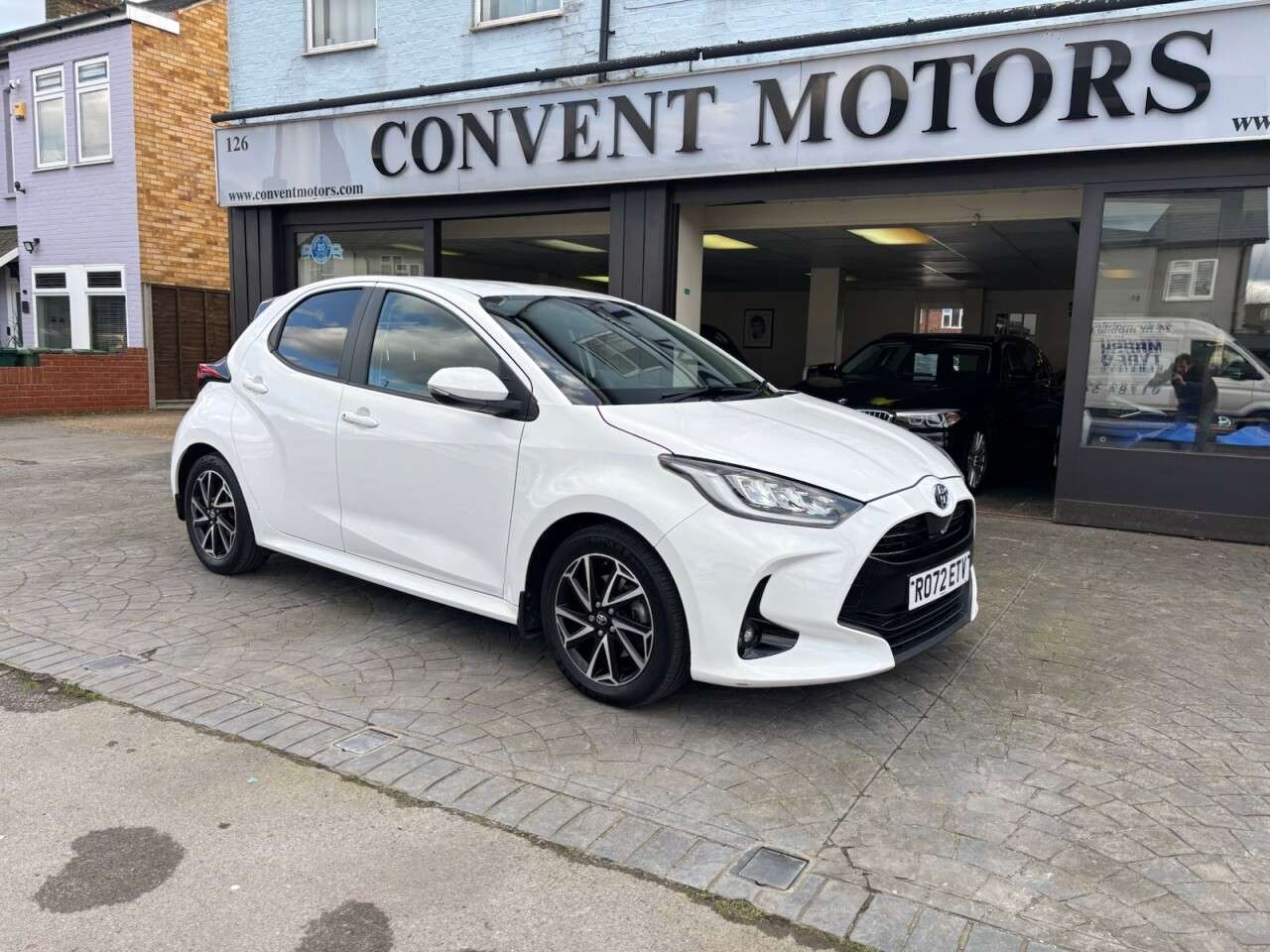 A 2022 TOYOTA YARIS 1.5 VVT-h Design Hatchback 5dr Petrol Hybrid E-CVT Euro 6 (s/s) (116 ps) RE A 2022 TOYOTA YARIS 1.5 VVT-h Design Hatchback 5dr Petrol Hybrid E-CVT Euro 6 (s/s) (116 ps) RE
