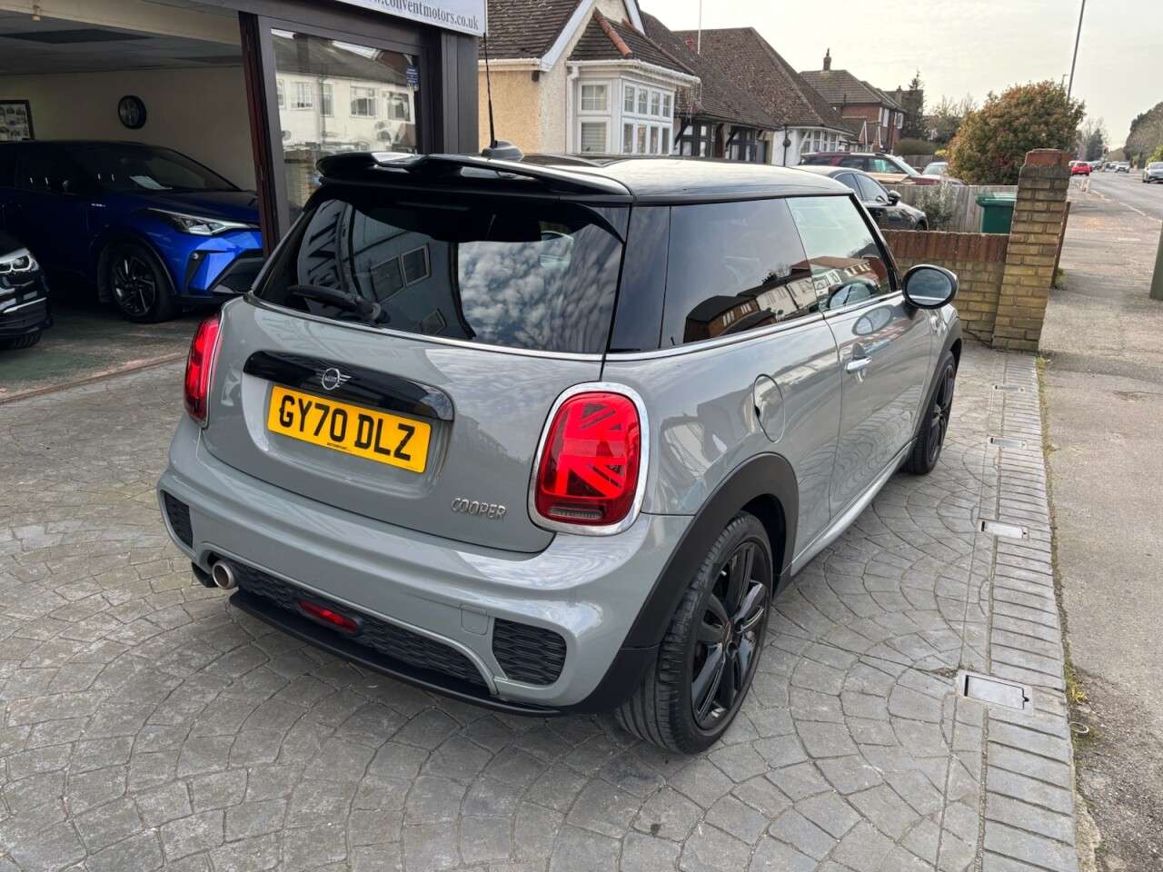 A 2020 MINI HATCH 1.5 Cooper Sport Hatchback 3dr Petrol Steptronic Euro 6 (s/s) (136 ps) JCW A 2020 MINI HATCH 1.5 Cooper Sport Hatchback 3dr Petrol Steptronic Euro 6 (s/s) (136 ps) JCW