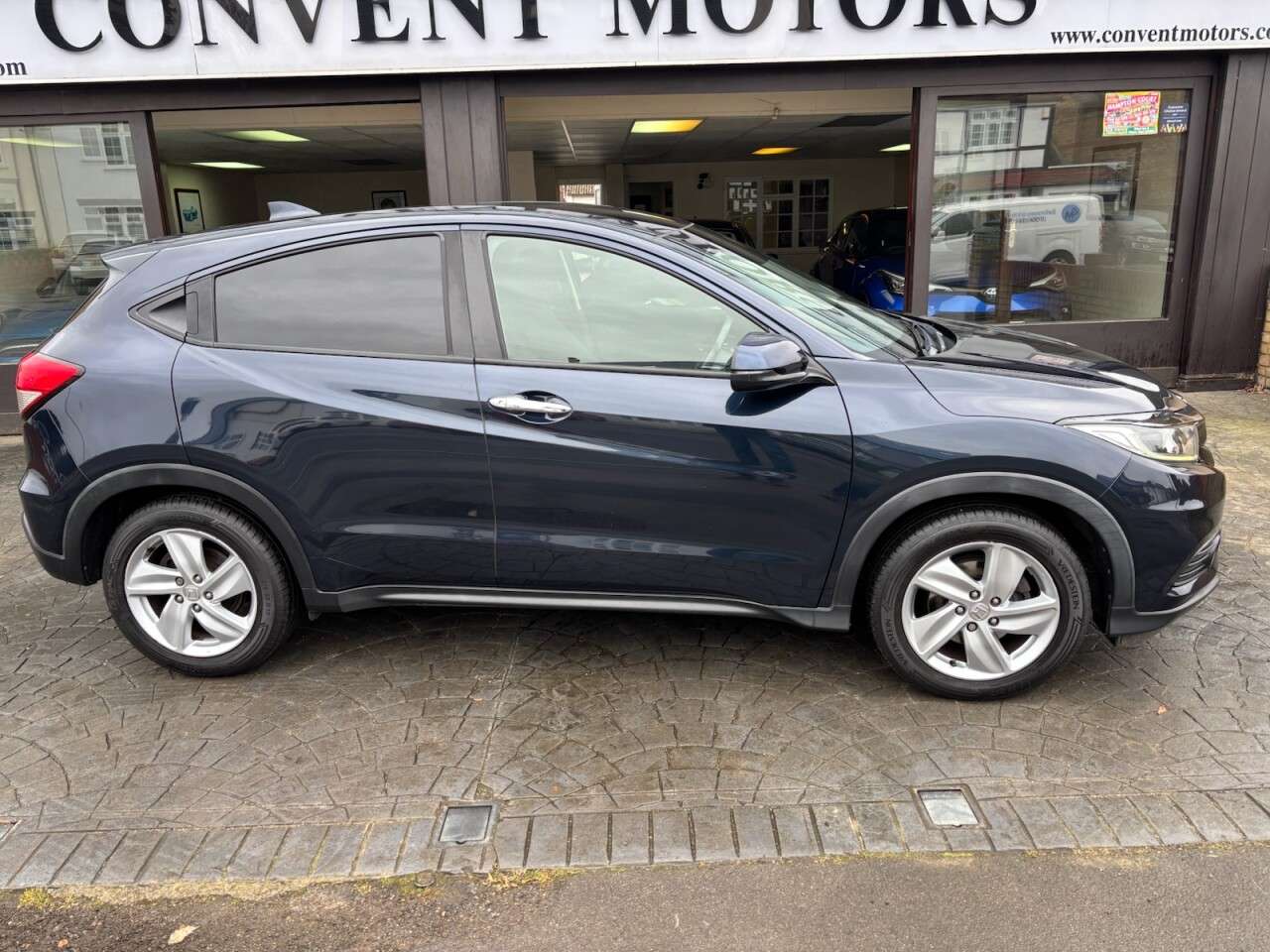 A 2018 HONDA HR-V 1.5 i-VTEC SE SUV 5dr Petrol CVT Euro 6 (s/s) (130 ps) SAT NAV, REV CAMERA, A 2018 HONDA HR-V 1.5 i-VTEC SE SUV 5dr Petrol CVT Euro 6 (s/s) (130 ps) SAT NAV, REV CAMERA,