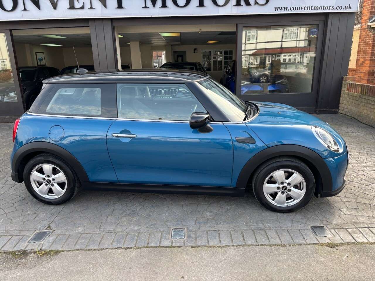 A 2022 MINI HATCH 1.5 Cooper Classic Hatchback 3dr Petrol Manual Euro 6 (s/s) (136 ps) APPLE A 2022 MINI HATCH 1.5 Cooper Classic Hatchback 3dr Petrol Manual Euro 6 (s/s) (136 ps) APPLE