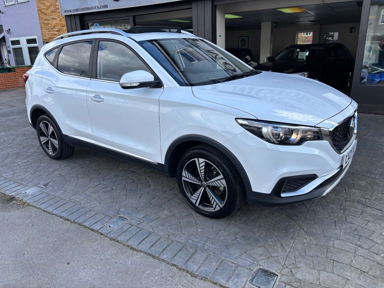 A 2021 MG MG ZS 44.5kWh Exclusive SUV 5dr Electric Auto (143 ps) BLACK LEATHER HEATED SEATS A 2021 MG MG ZS 44.5kWh Exclusive SUV 5dr Electric Auto (143 ps) BLACK LEATHER HEATED SEATS