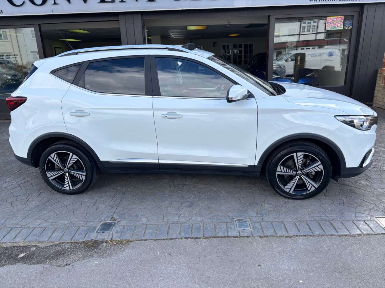 A 2021 MG MG ZS 44.5kWh Exclusive SUV 5dr Electric Auto (143 ps) BLACK LEATHER HEATED SEATS A 2021 MG MG ZS 44.5kWh Exclusive SUV 5dr Electric Auto (143 ps) BLACK LEATHER HEATED SEATS