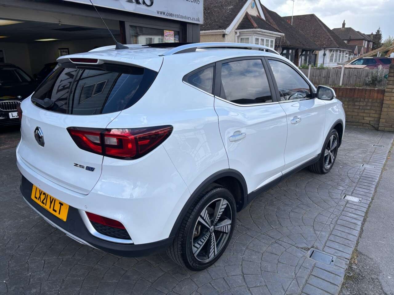 A 2021 MG MG ZS 44.5kWh Exclusive SUV 5dr Electric Auto (143 ps) BLACK LEATHER HEATED SEATS A 2021 MG MG ZS 44.5kWh Exclusive SUV 5dr Electric Auto (143 ps) BLACK LEATHER HEATED SEATS