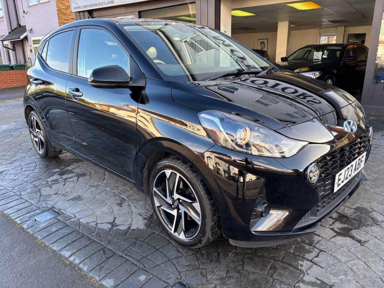 A 2023 HYUNDAI I10 1.0 Premium Hatchback 5dr Petrol Manual Euro 6 (s/s) (67 ps) REV CAMERA, HE A 2023 HYUNDAI I10 1.0 Premium Hatchback 5dr Petrol Manual Euro 6 (s/s) (67 ps) REV CAMERA, HE