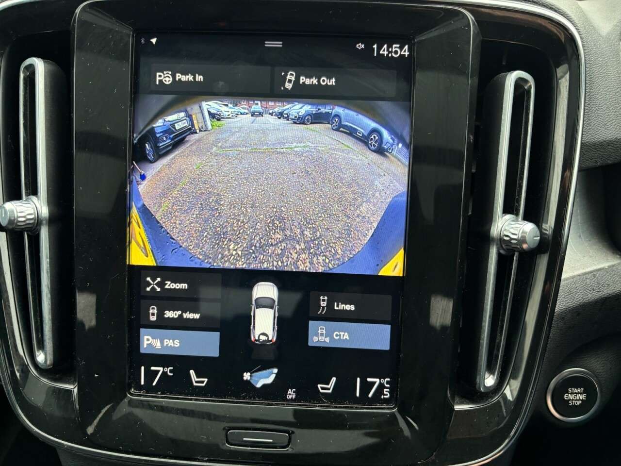 2019 VOLVO XC40 2019 VOLVO XC40