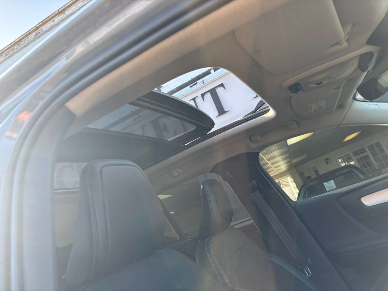 2019 VOLVO XC40 2019 VOLVO XC40