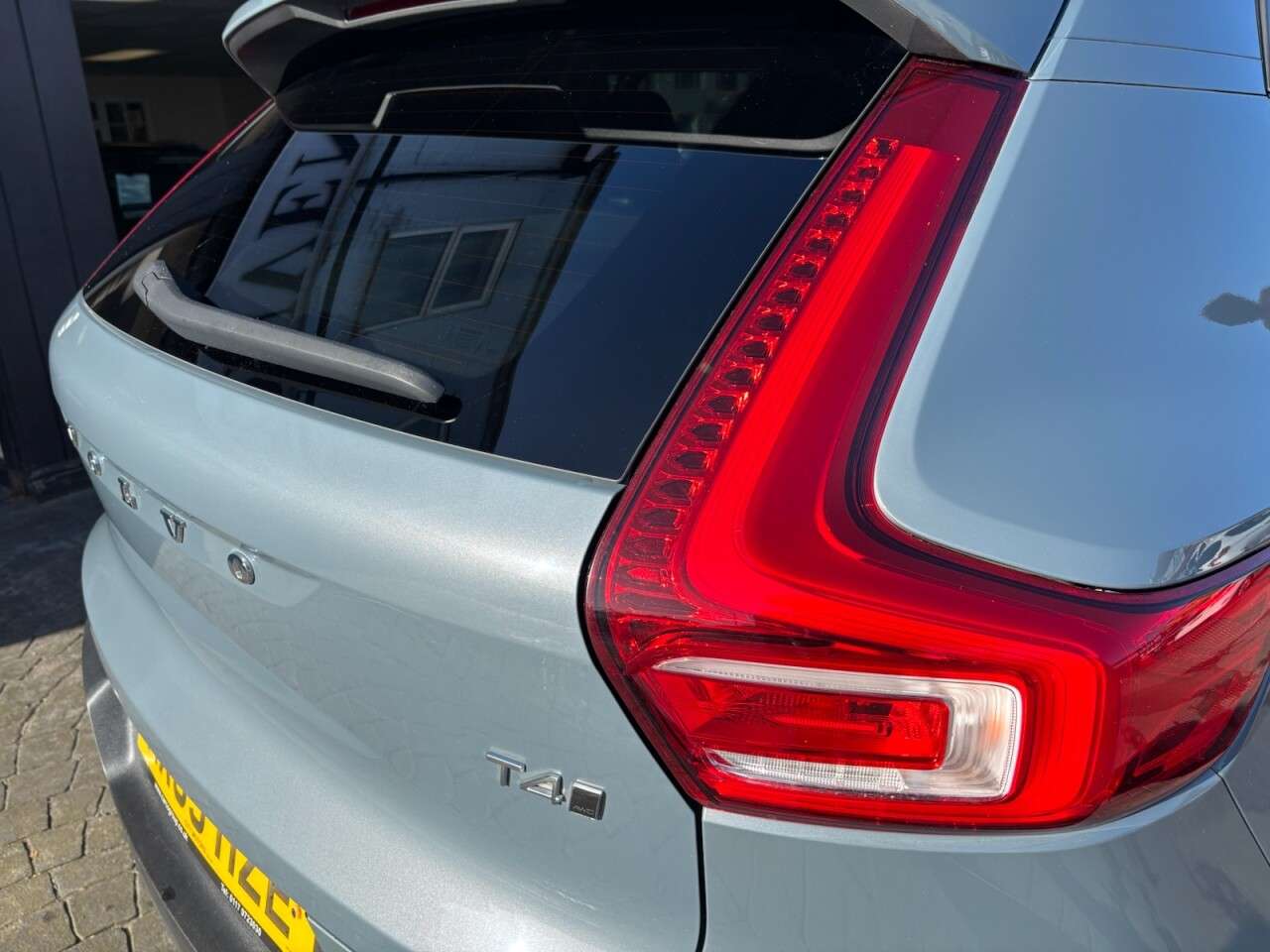 2019 VOLVO XC40 2019 VOLVO XC40