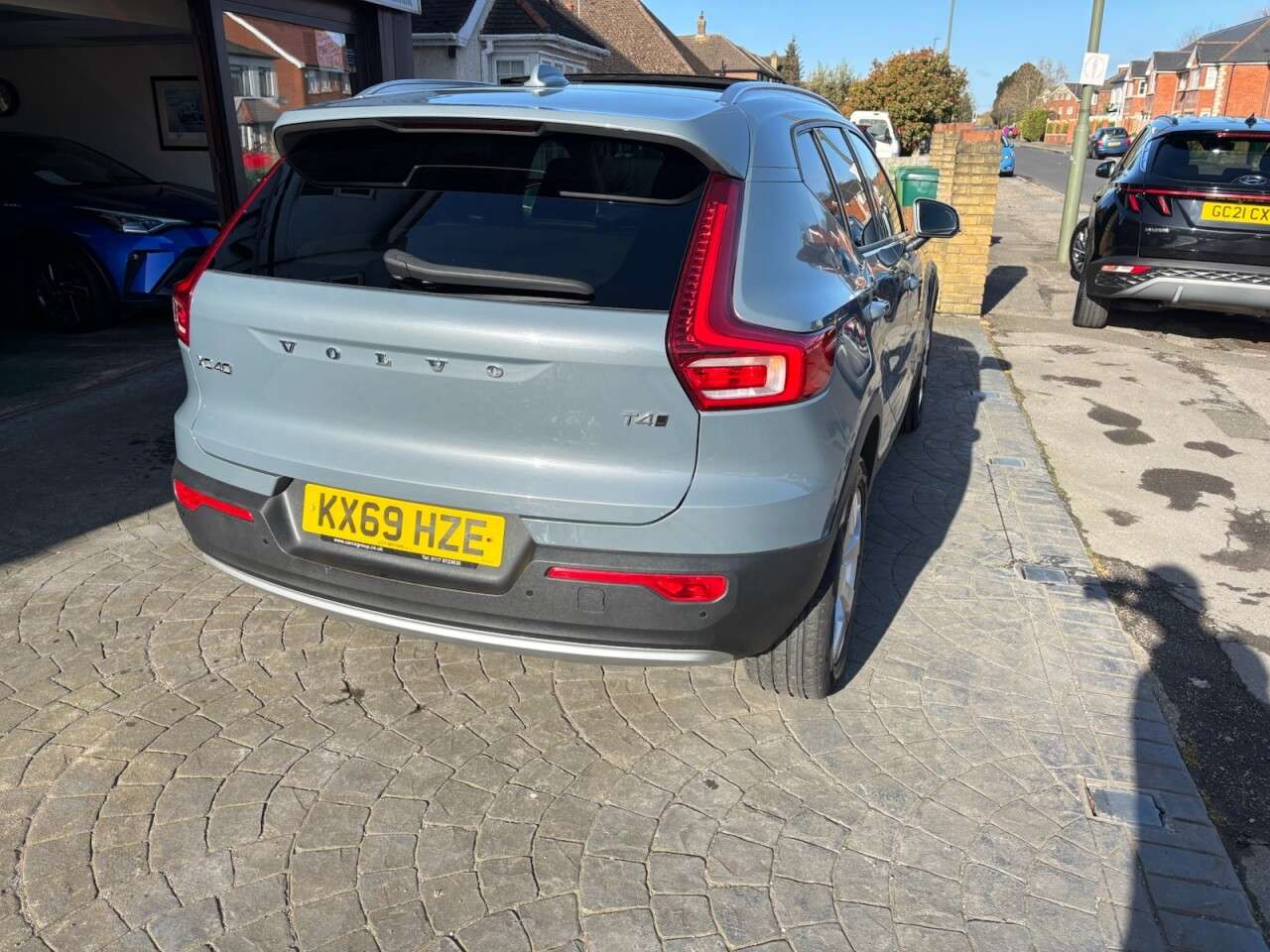 A 2019 VOLVO XC40 2.0 T4 Momentum Pro SUV 5dr Petrol Auto AWD Euro 6 (s/s) (190 ps) PANO GLAS A 2019 VOLVO XC40 2.0 T4 Momentum Pro SUV 5dr Petrol Auto AWD Euro 6 (s/s) (190 ps) PANO GLAS