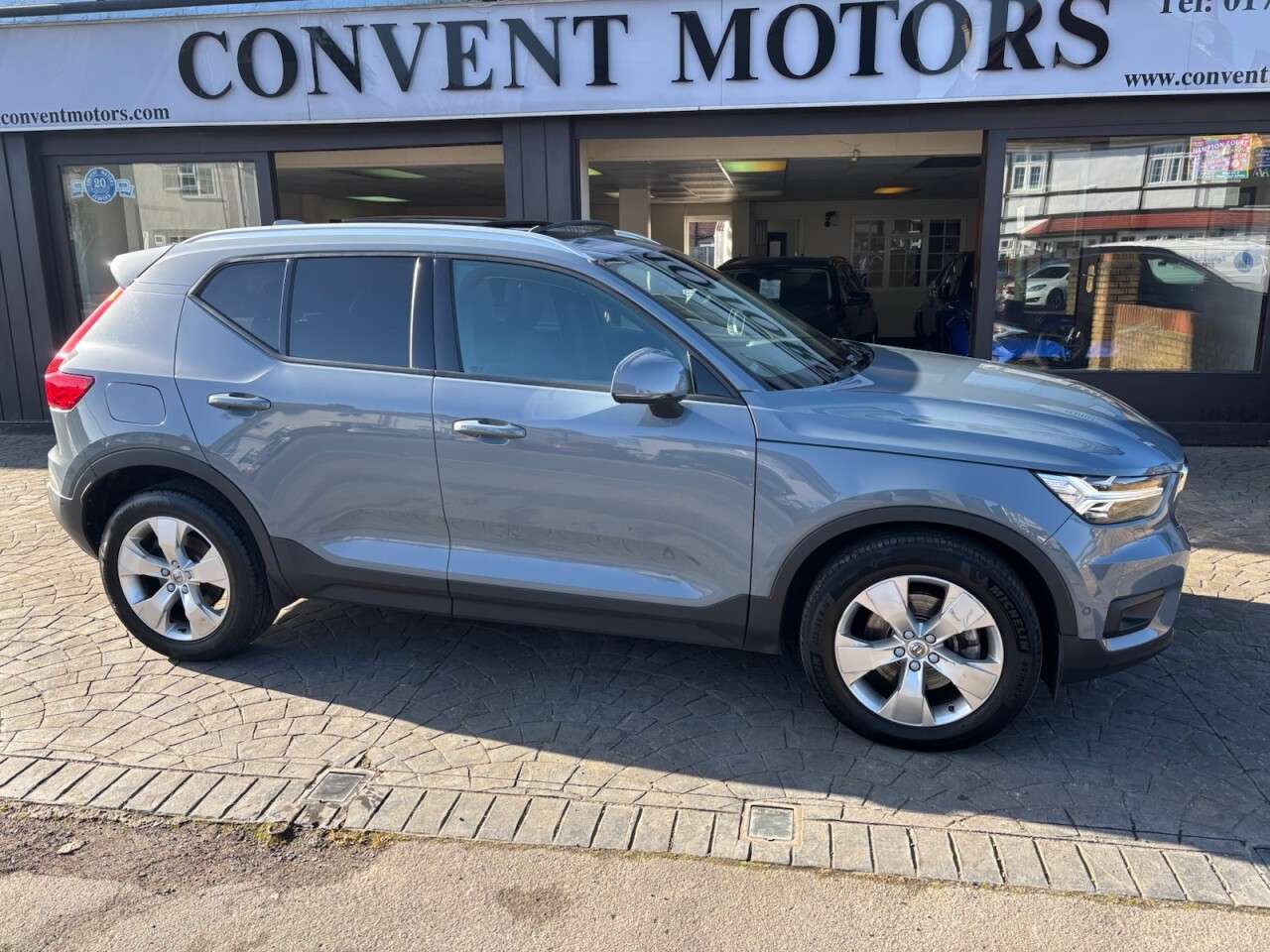 A 2019 VOLVO XC40 2.0 T4 Momentum Pro SUV 5dr Petrol Auto AWD Euro 6 (s/s) (190 ps) PANO GLAS A 2019 VOLVO XC40 2.0 T4 Momentum Pro SUV 5dr Petrol Auto AWD Euro 6 (s/s) (190 ps) PANO GLAS