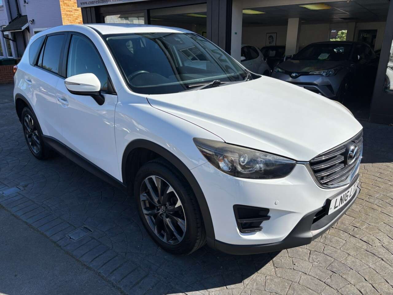 A 2016 MAZDA CX-5 2.2 SKYACTIV-D Sport Nav SUV 5dr Diesel Manual Euro 6 (s/s) (150 ps) SAT NA A 2016 MAZDA CX-5 2.2 SKYACTIV-D Sport Nav SUV 5dr Diesel Manual Euro 6 (s/s) (150 ps) SAT NA