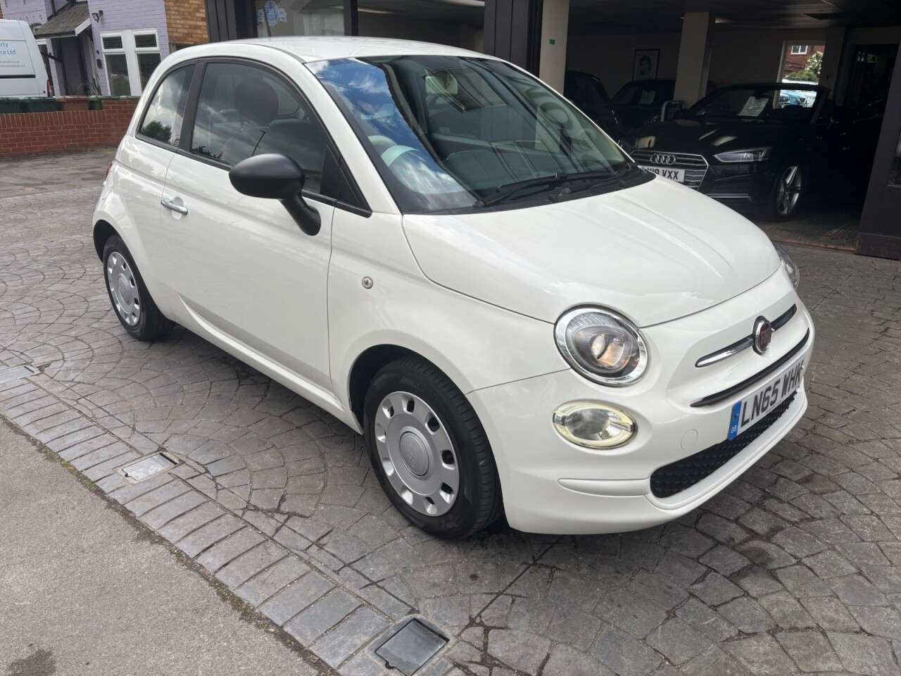 A 2015 FIAT 500 1.2 Pop Hatchback 3dr Petrol Manual Euro 6 (s/s) (69 bhp) BLUETOOTH, LEATHE A 2015 FIAT 500 1.2 Pop Hatchback 3dr Petrol Manual Euro 6 (s/s) (69 bhp) BLUETOOTH, LEATHE