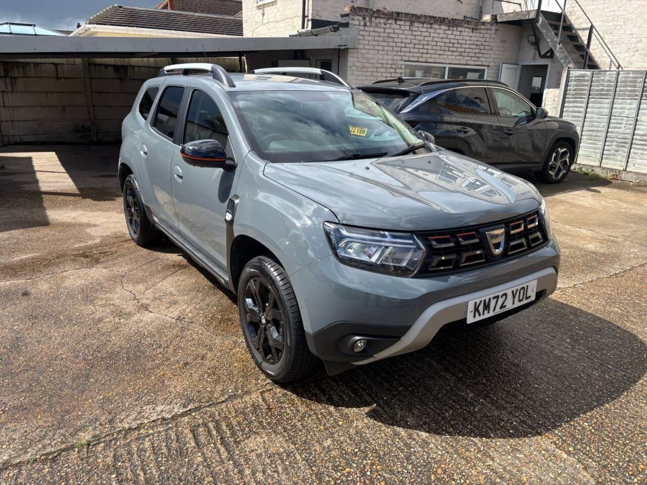 A 2022 DACIA DUSTER 1.3 TCe Extreme SE SUV 5dr Petrol Manual Euro 6 (s/s) (130 ps) SAT NAV, PAR A 2022 DACIA DUSTER 1.3 TCe Extreme SE SUV 5dr Petrol Manual Euro 6 (s/s) (130 ps) SAT NAV, PAR