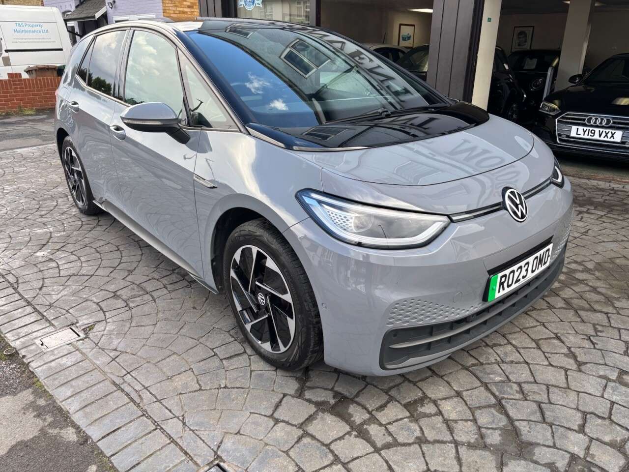 A 2023 VOLKSWAGEN ID.3 Pro Performance 58kWh Family Hatchback 5dr Electric Auto (204 ps) PANORAMIC A 2023 VOLKSWAGEN ID.3 Pro Performance 58kWh Family Hatchback 5dr Electric Auto (204 ps) PANORAMIC