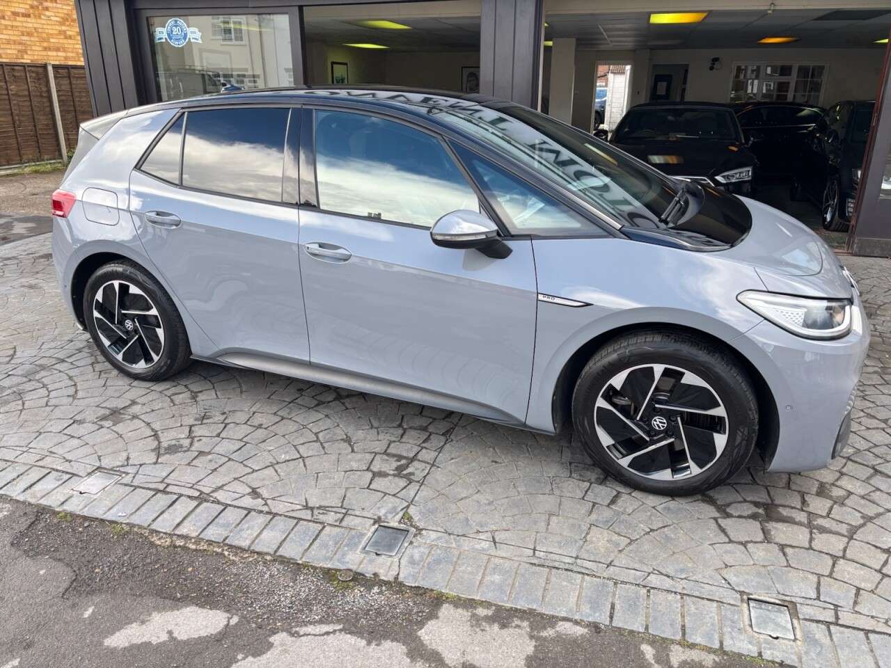 A 2023 VOLKSWAGEN ID.3 Pro Performance 58kWh Family Hatchback 5dr Electric Auto (204 ps) PANORAMIC A 2023 VOLKSWAGEN ID.3 Pro Performance 58kWh Family Hatchback 5dr Electric Auto (204 ps) PANORAMIC