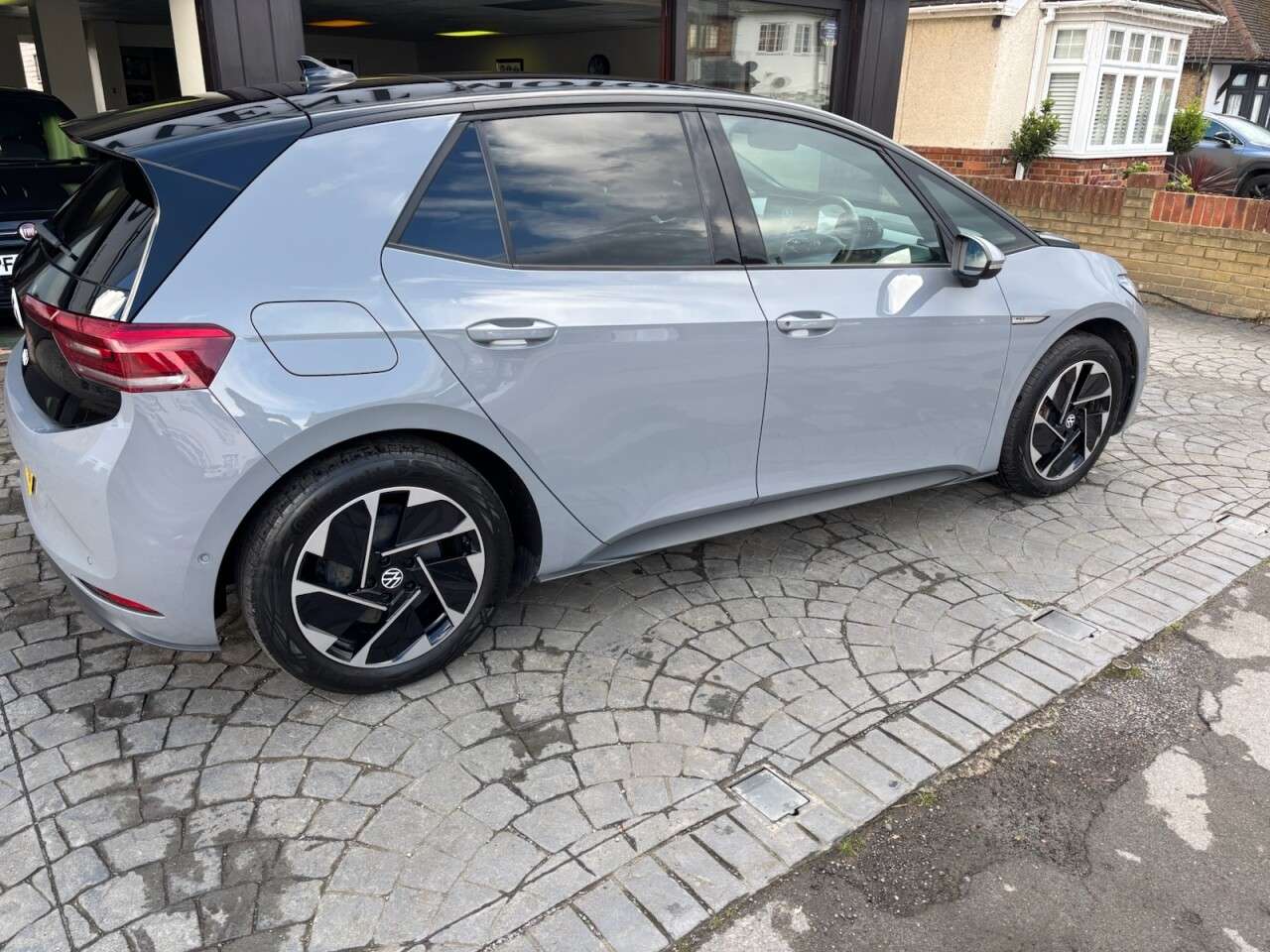A 2023 VOLKSWAGEN ID.3 Pro Performance 58kWh Family Hatchback 5dr Electric Auto (204 ps) PANORAMIC A 2023 VOLKSWAGEN ID.3 Pro Performance 58kWh Family Hatchback 5dr Electric Auto (204 ps) PANORAMIC