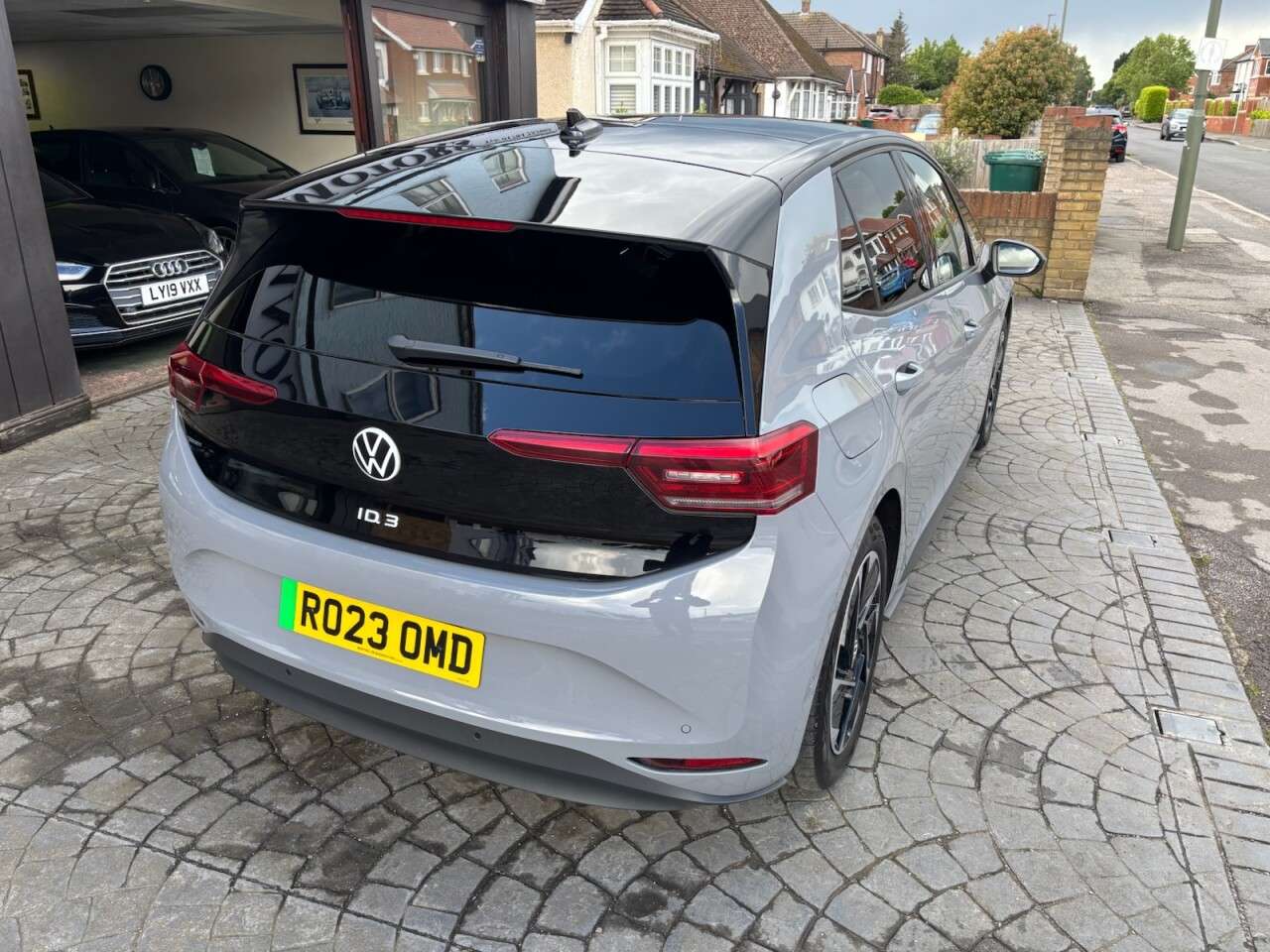 A 2023 VOLKSWAGEN ID.3 Pro Performance 58kWh Family Hatchback 5dr Electric Auto (204 ps) PANORAMIC A 2023 VOLKSWAGEN ID.3 Pro Performance 58kWh Family Hatchback 5dr Electric Auto (204 ps) PANORAMIC