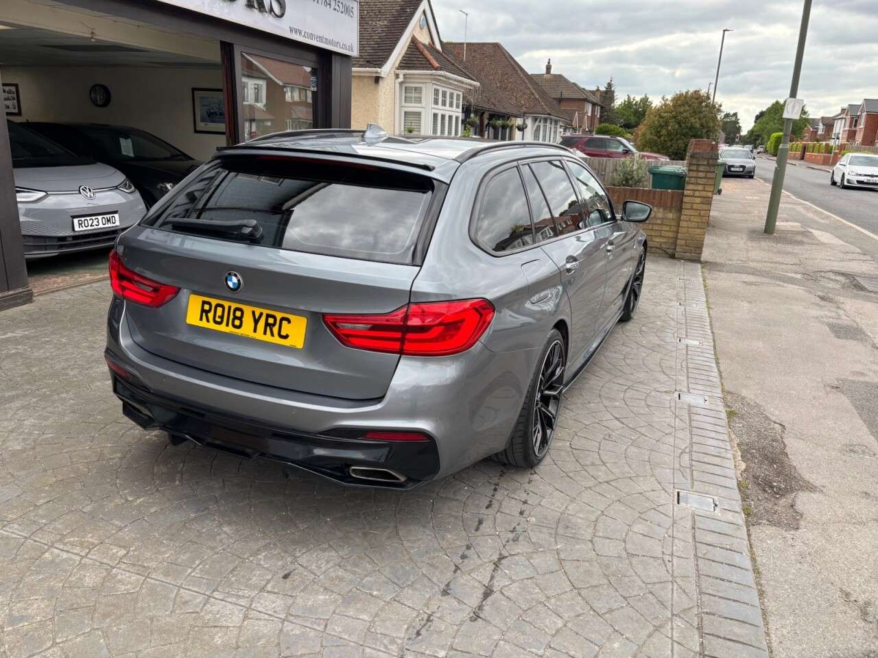 A 2018 BMW 5 SERIES 2.0 520i M Sport Touring 5dr Petrol Auto Euro 6 (s/s) (184 ps) A 2018 BMW 5 SERIES 2.0 520i M Sport Touring 5dr Petrol Auto Euro 6 (s/s) (184 ps)