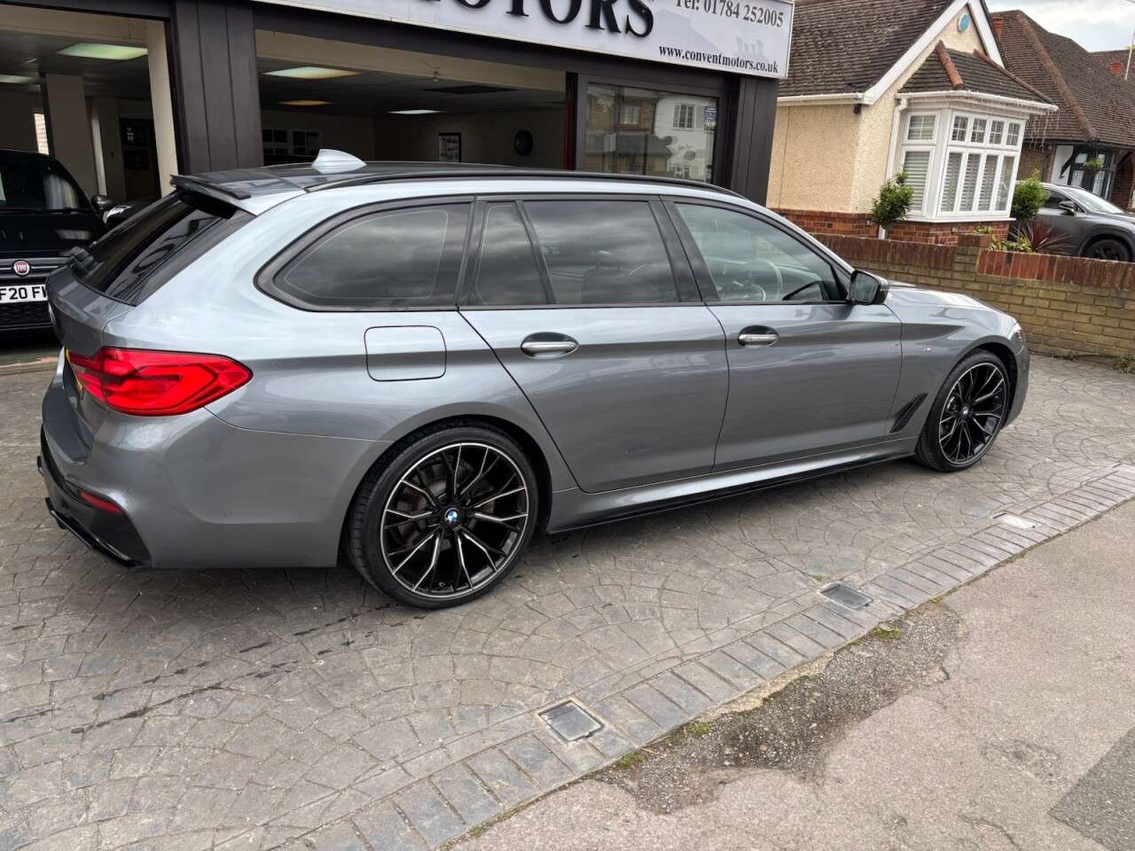 A 2018 BMW 5 SERIES 2.0 520i M Sport Touring 5dr Petrol Auto Euro 6 (s/s) (184 ps) A 2018 BMW 5 SERIES 2.0 520i M Sport Touring 5dr Petrol Auto Euro 6 (s/s) (184 ps)