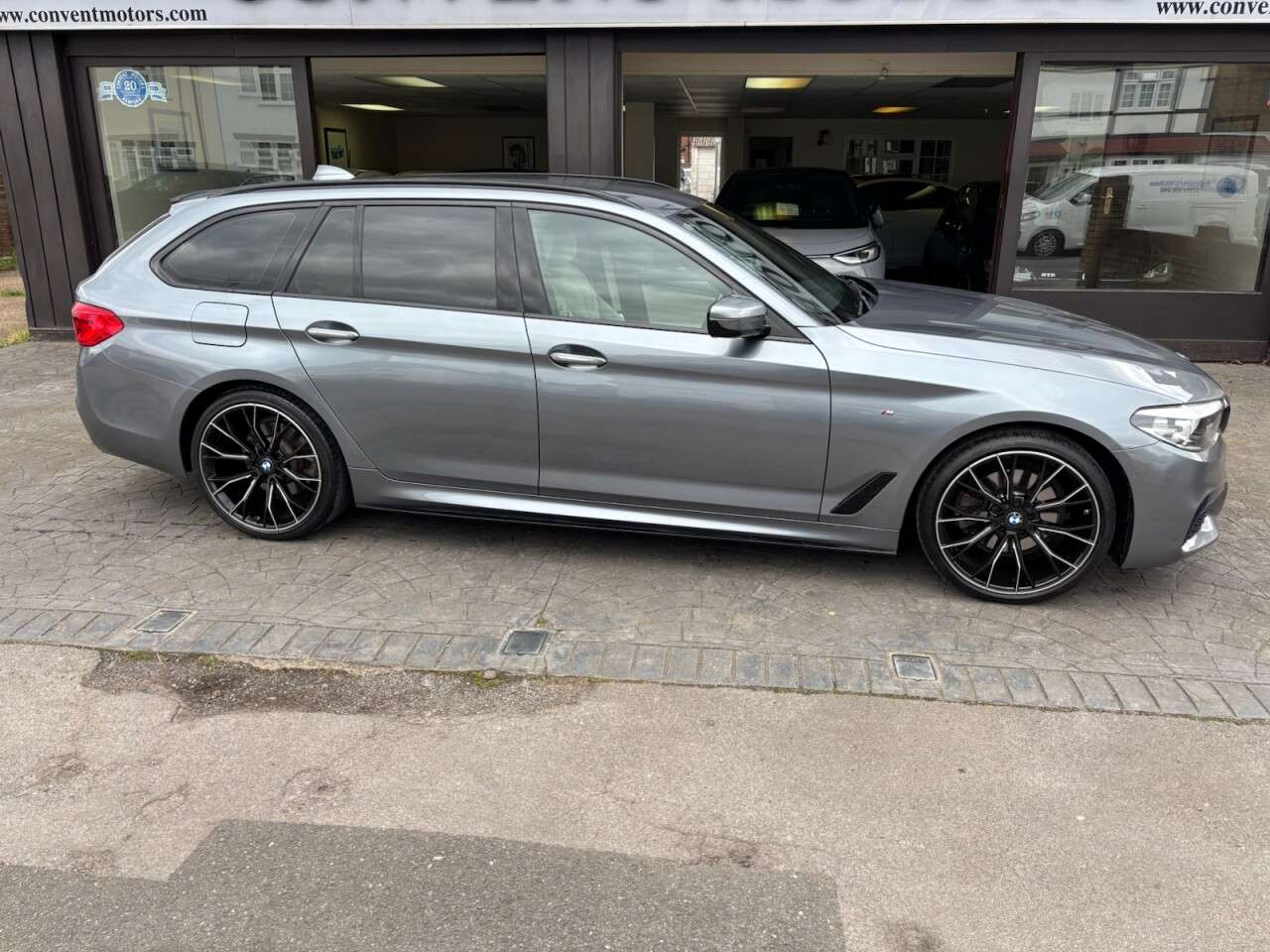 A 2018 BMW 5 SERIES 2.0 520i M Sport Touring 5dr Petrol Auto Euro 6 (s/s) (184 ps) A 2018 BMW 5 SERIES 2.0 520i M Sport Touring 5dr Petrol Auto Euro 6 (s/s) (184 ps)