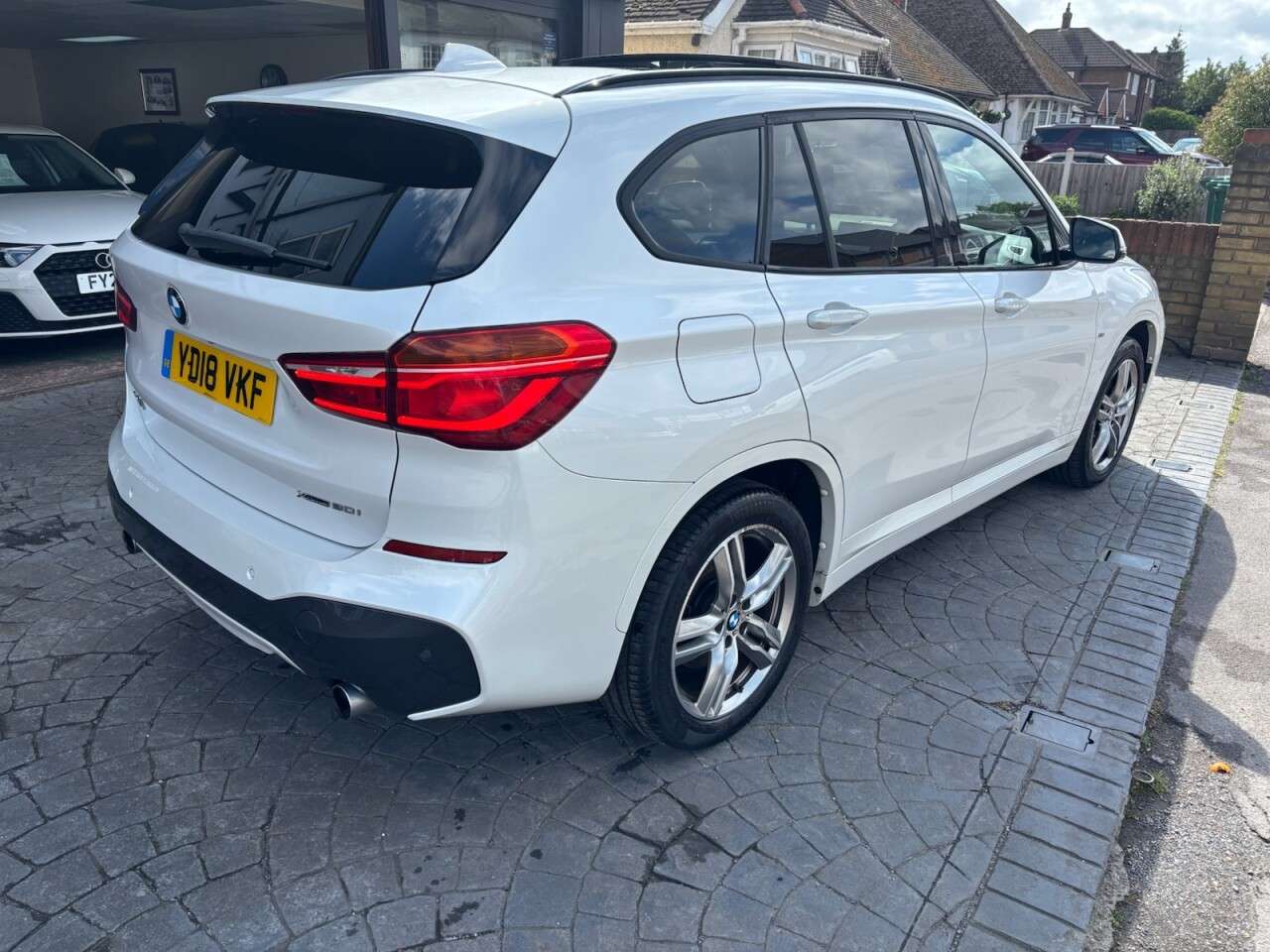 A 2018 BMW X1 2.0 20i M Sport SUV 5dr Petrol Auto xDrive Euro 6 (s/s) (192 ps) PANORAMIC A 2018 BMW X1 2.0 20i M Sport SUV 5dr Petrol Auto xDrive Euro 6 (s/s) (192 ps) PANORAMIC